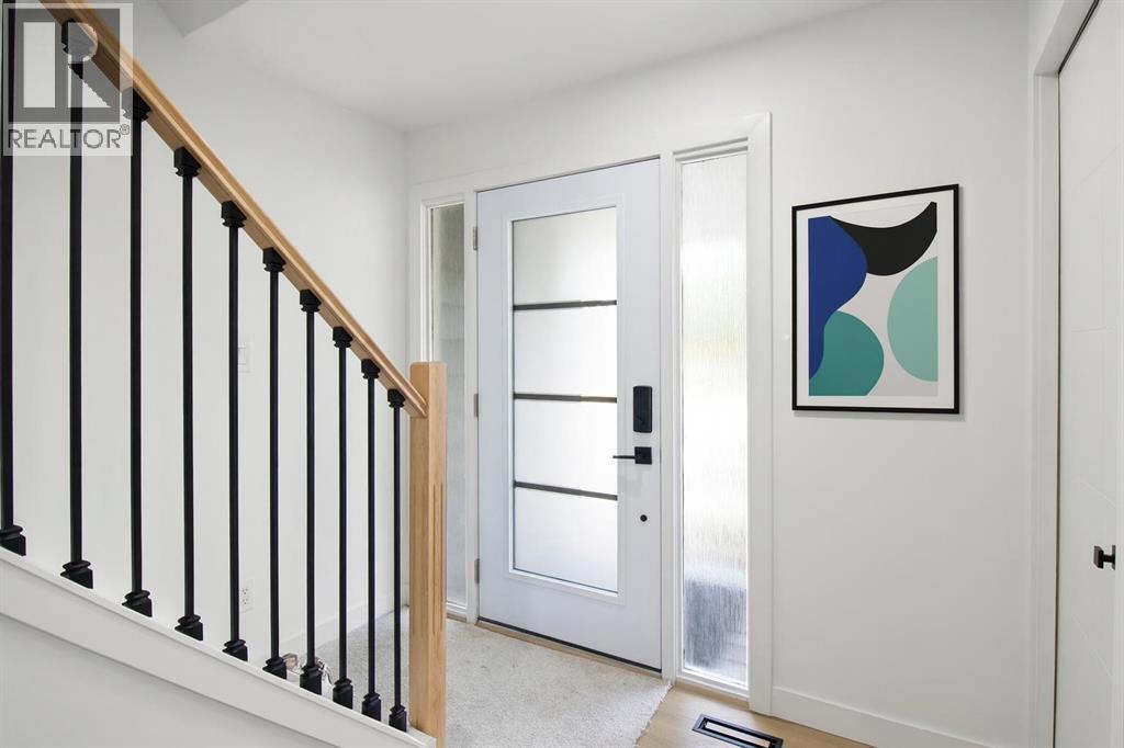 472 Cedarille Crescent Sw, Calgary, Alberta  T2W 2H7 - Photo 8 - A2271532