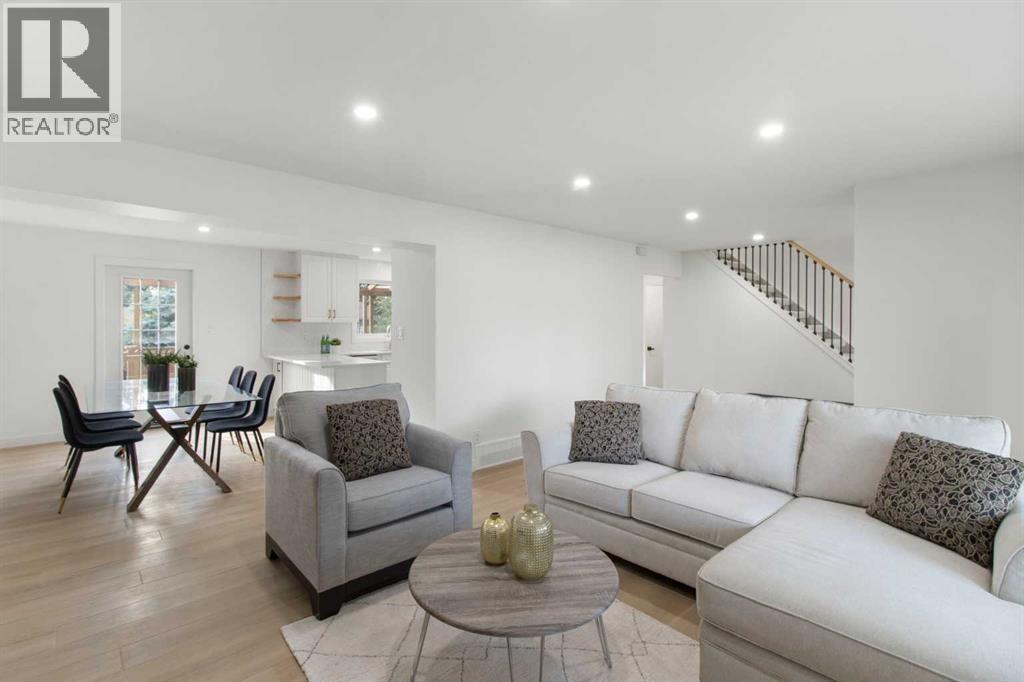 472 Cedarille Crescent Sw, Calgary, Alberta  T2W 2H7 - Photo 4 - A2271532