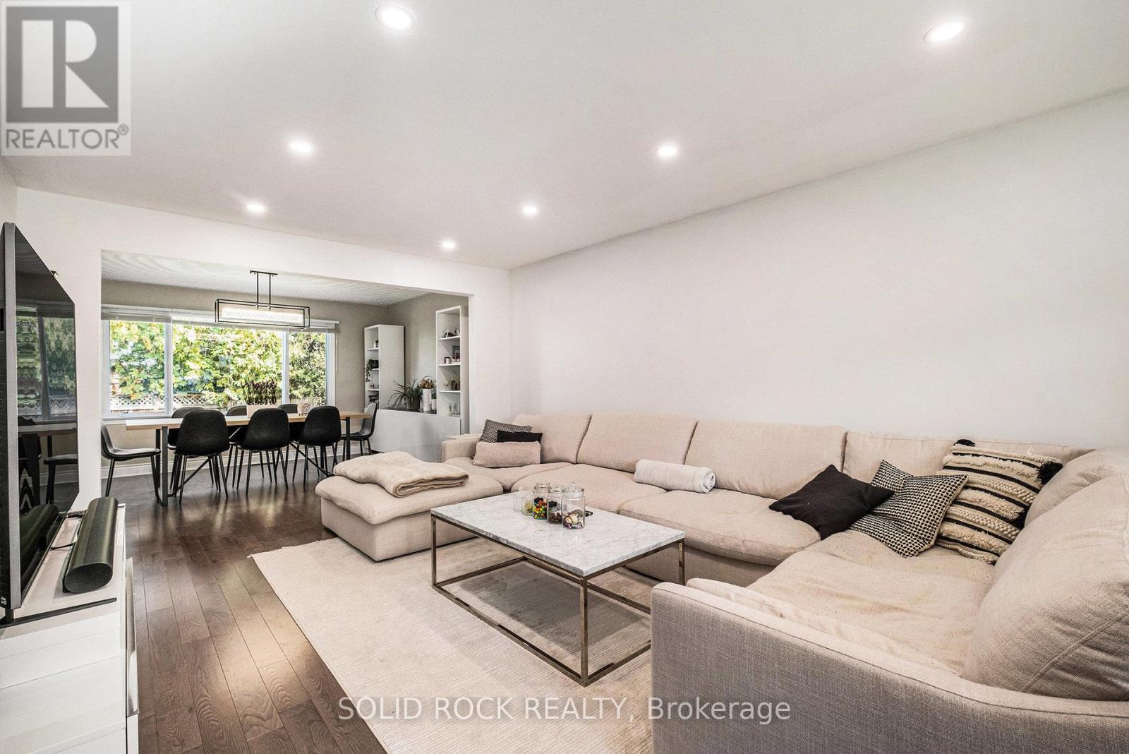 13 Weatherwood Crescent, Ottawa, Ontario  K2E 7C5 - Photo 2 - X12409317