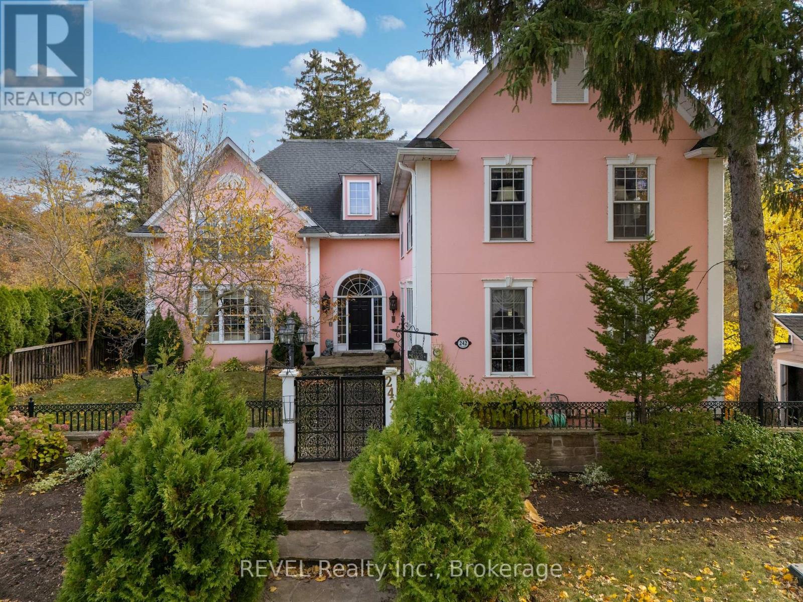 242 Simcoe Street, Niagara-On-The-Lake, Ontario  L0S 1J0 - Photo 2 - X12565068