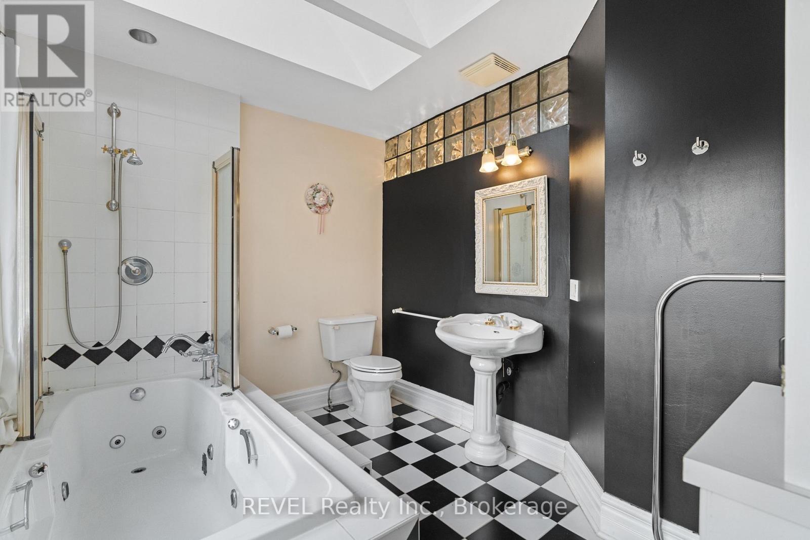 242 Simcoe Street, Niagara-On-The-Lake, Ontario  L0S 1J0 - Photo 27 - X12565068