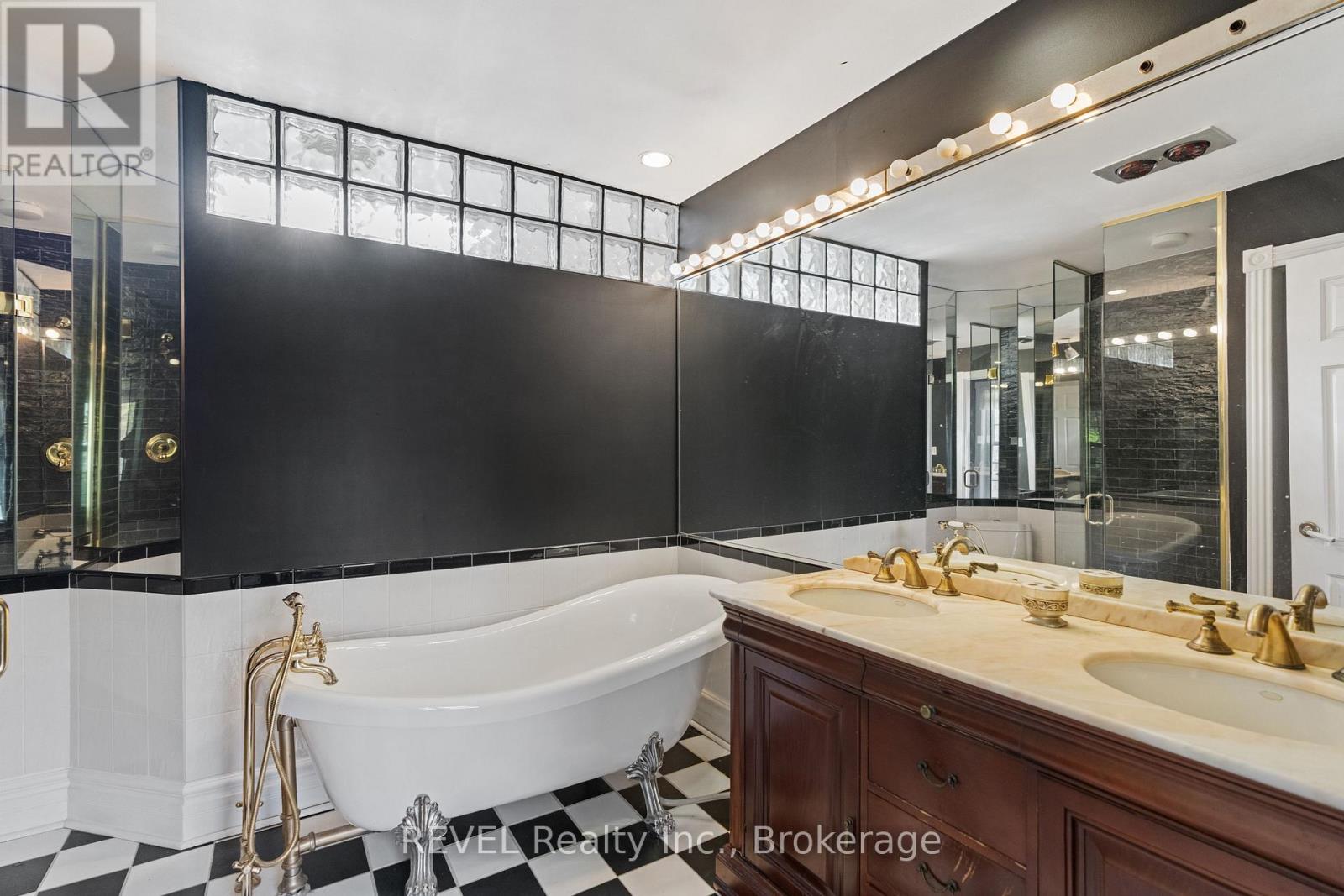 242 Simcoe Street, Niagara-On-The-Lake, Ontario  L0S 1J0 - Photo 28 - X12565068