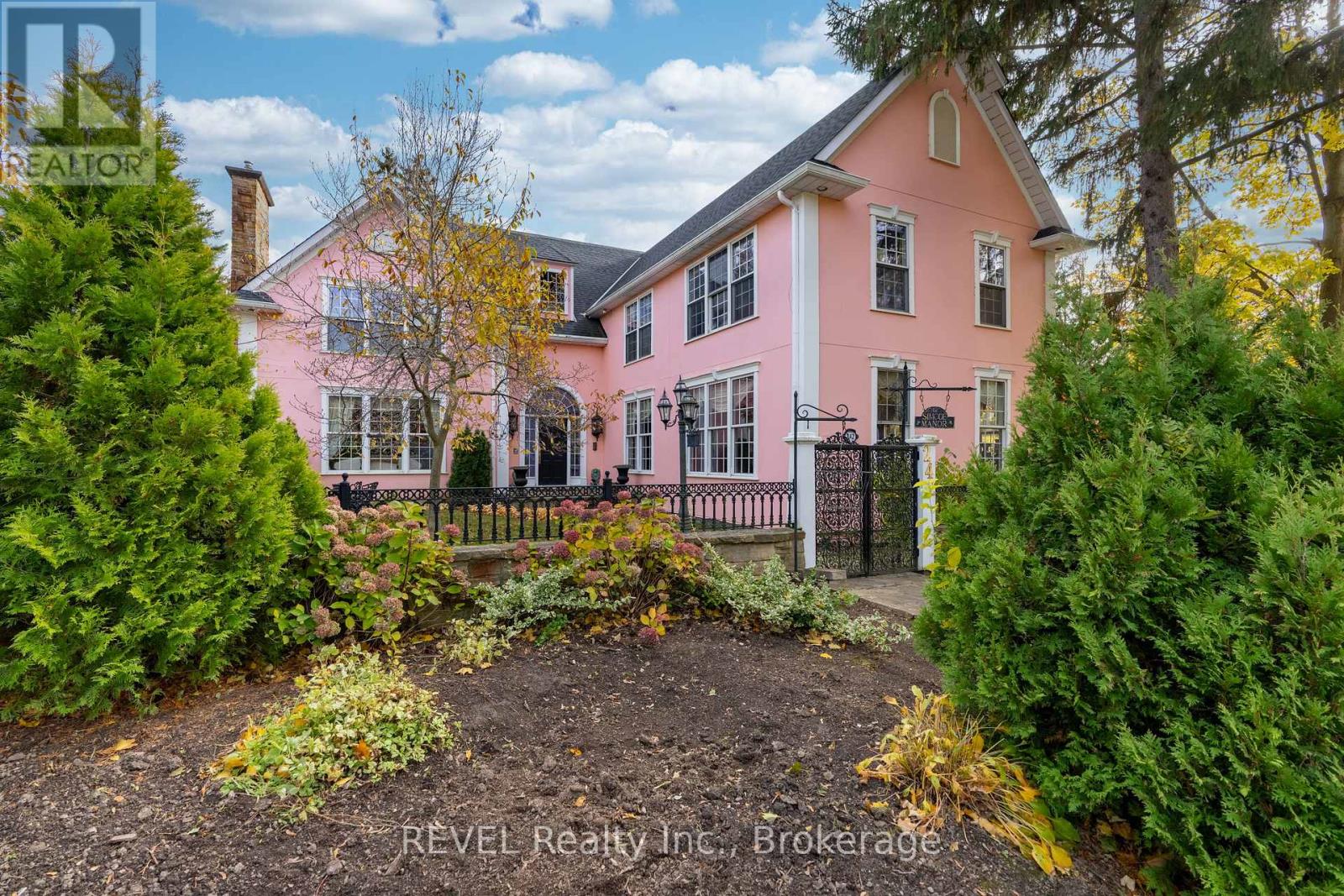 242 Simcoe Street, Niagara-On-The-Lake, Ontario  L0S 1J0 - Photo 4 - X12565068