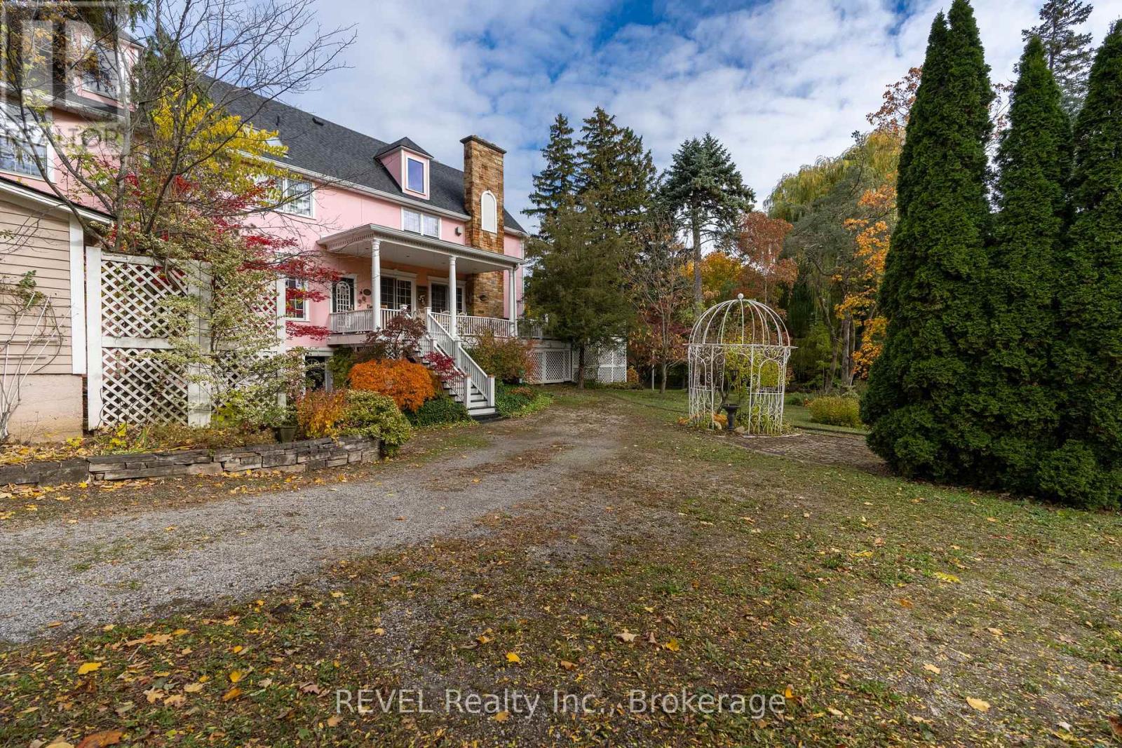 242 Simcoe Street, Niagara-On-The-Lake, Ontario  L0S 1J0 - Photo 41 - X12565068