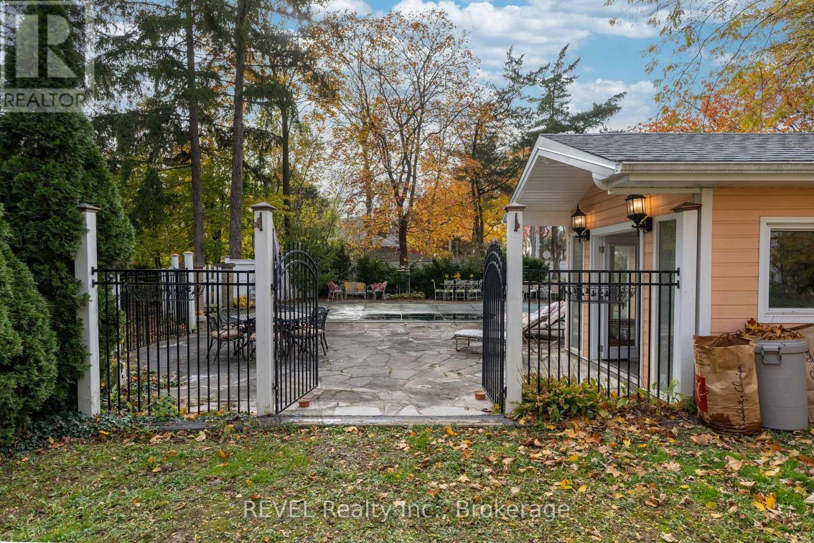 242 Simcoe Street, Niagara-On-The-Lake, Ontario  L0S 1J0 - Photo 42 - X12565068