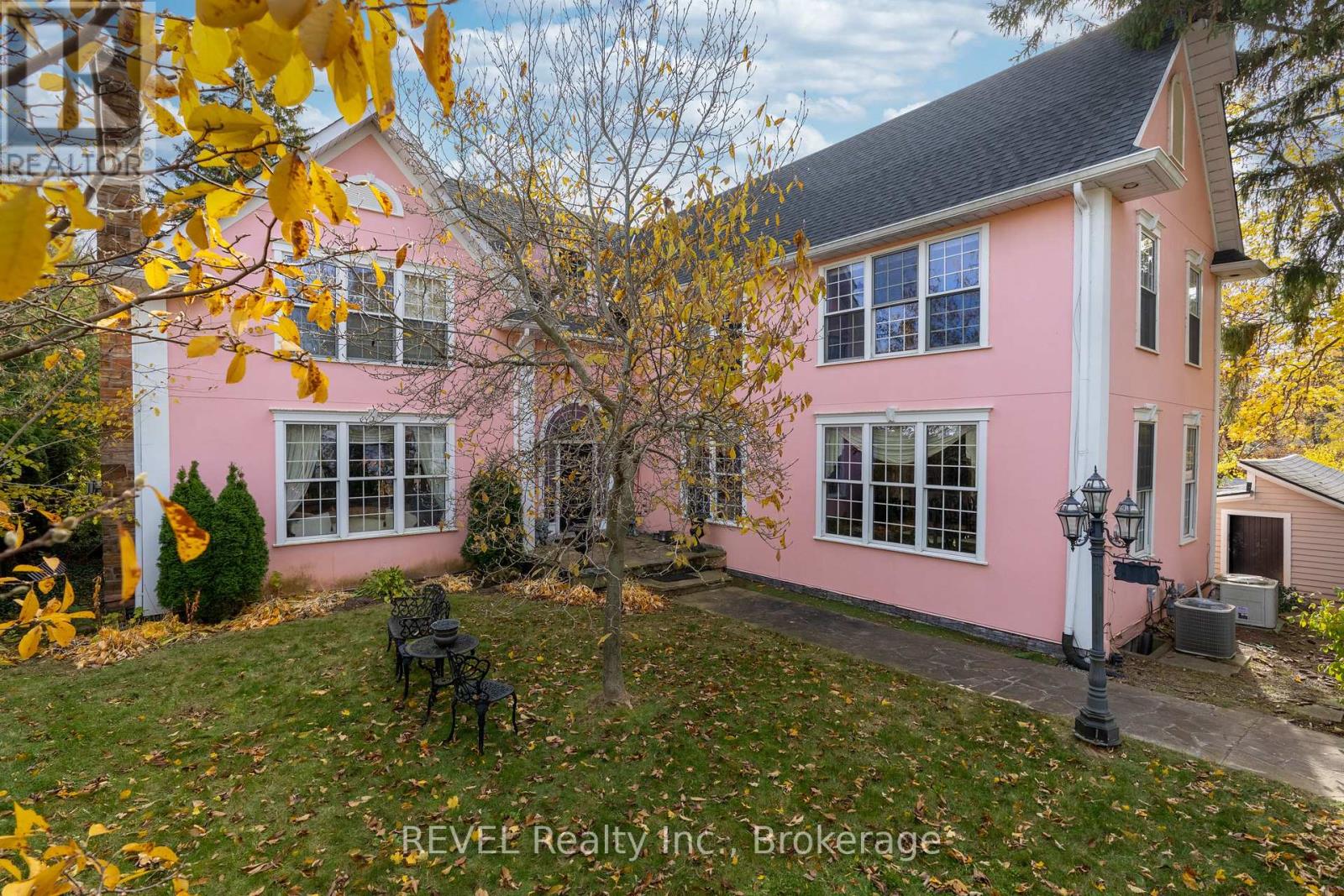 242 Simcoe Street, Niagara-On-The-Lake, Ontario  L0S 1J0 - Photo 9 - X12565068