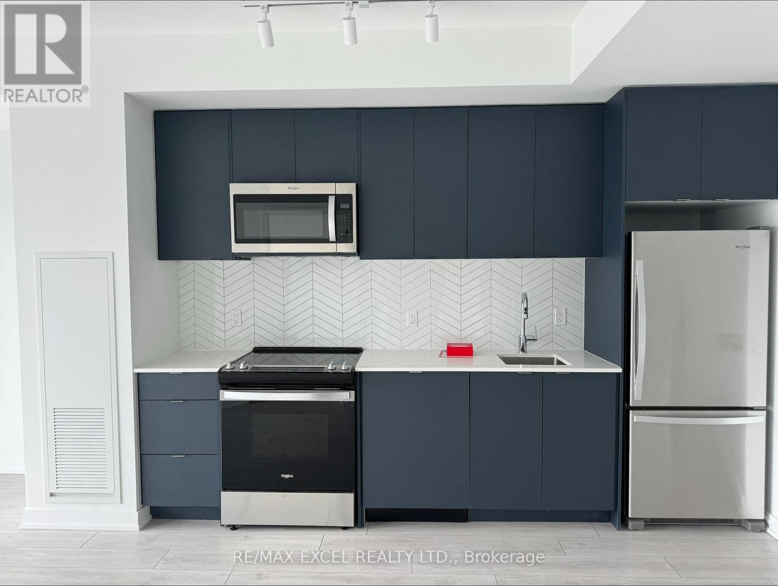 405 A - 1606 Charles Street, Whitby, Ontario  L1N 0P1 - Photo 2 - E12565090