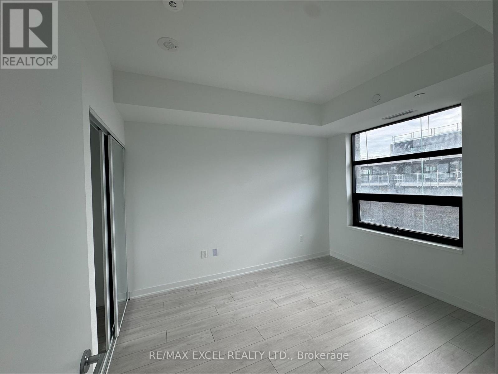 405 A - 1606 Charles Street, Whitby, Ontario  L1N 0P1 - Photo 4 - E12565090