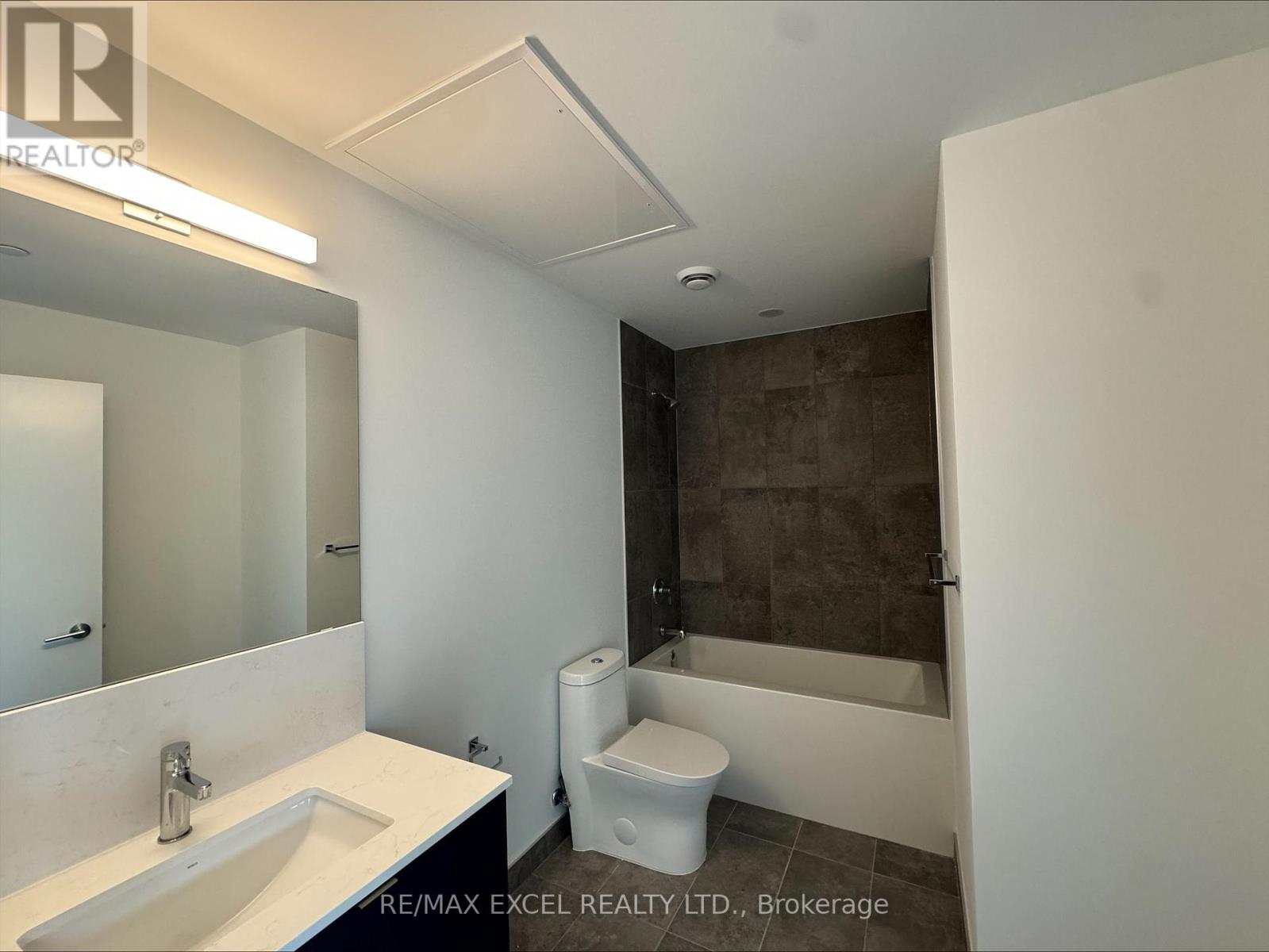 405 A - 1606 Charles Street, Whitby, Ontario  L1N 0P1 - Photo 5 - E12565090