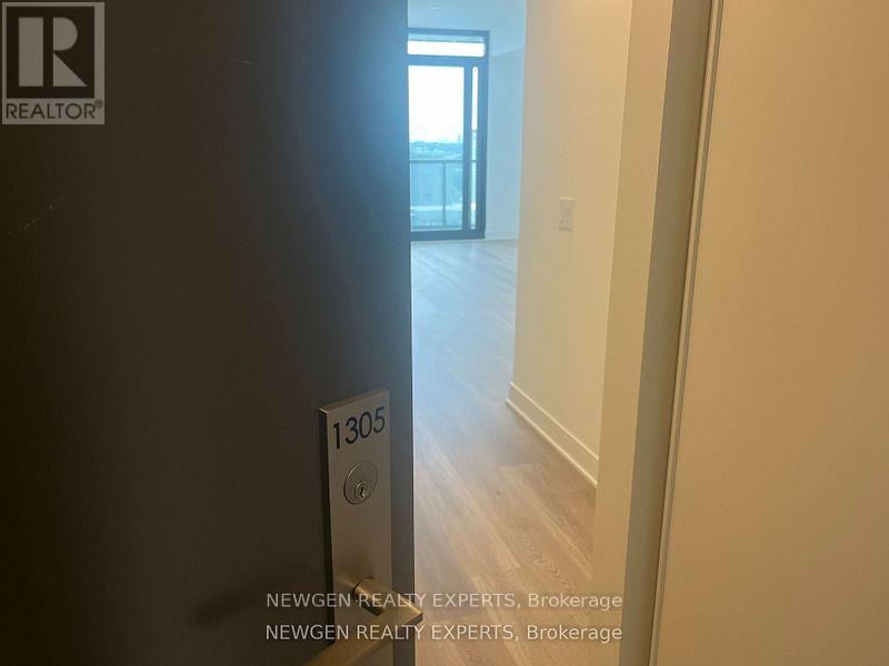 1305 - 86 Dundas Street E, Mississauga, Ontario  L5A 1W4 - Photo 10 - W12565074