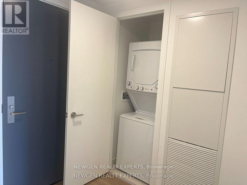 1305 - 86 Dundas Street E, Mississauga, Ontario  L5A 1W4 - Photo 12 - W12565074