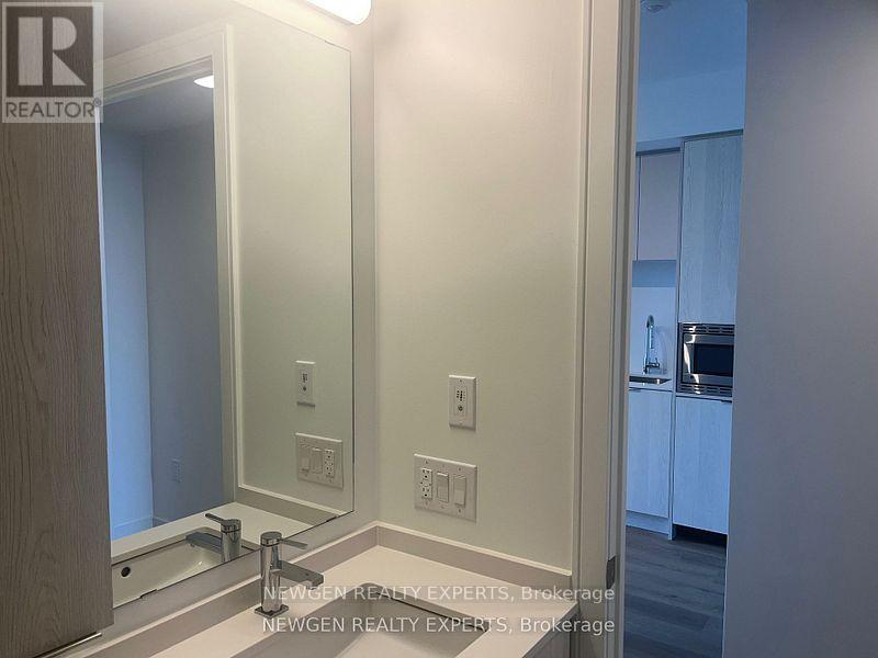 1305 - 86 Dundas Street E, Mississauga, Ontario  L5A 1W4 - Photo 16 - W12565074