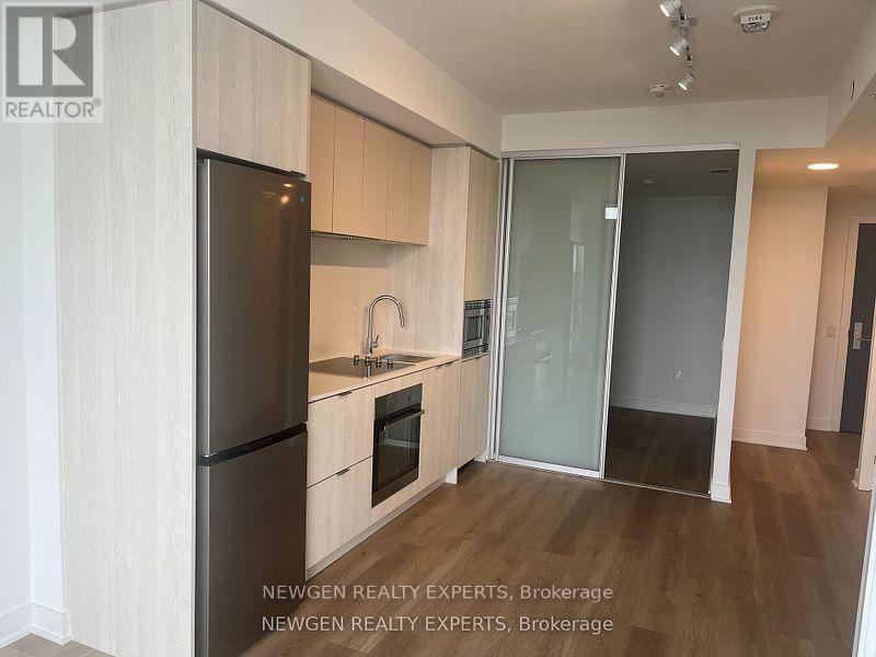 1305 - 86 Dundas Street E, Mississauga, Ontario  L5A 1W4 - Photo 5 - W12565074