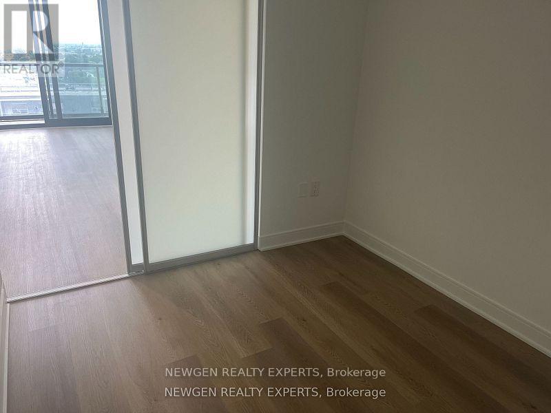 1305 - 86 Dundas Street E, Mississauga, Ontario  L5A 1W4 - Photo 8 - W12565074