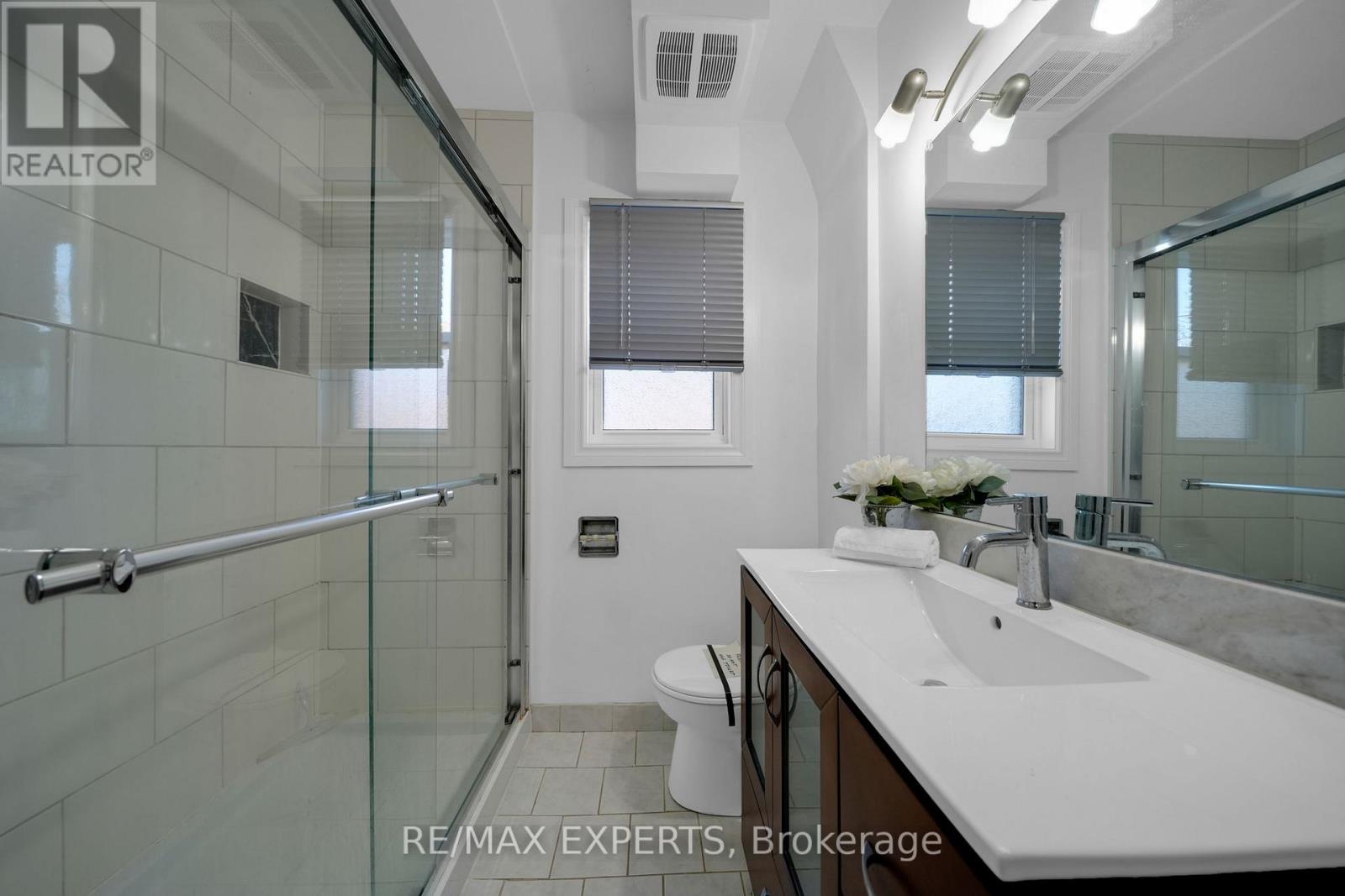 4 Larchmere Avenue, Toronto, Ontario  M9L 2N1 - Photo 20 - W12565078