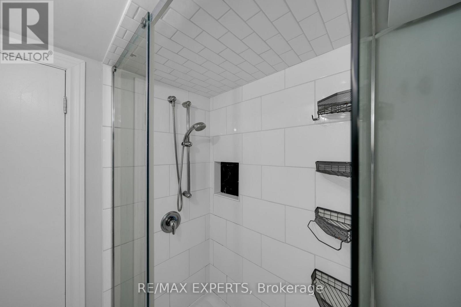 4 Larchmere Avenue, Toronto, Ontario  M9L 2N1 - Photo 32 - W12565078