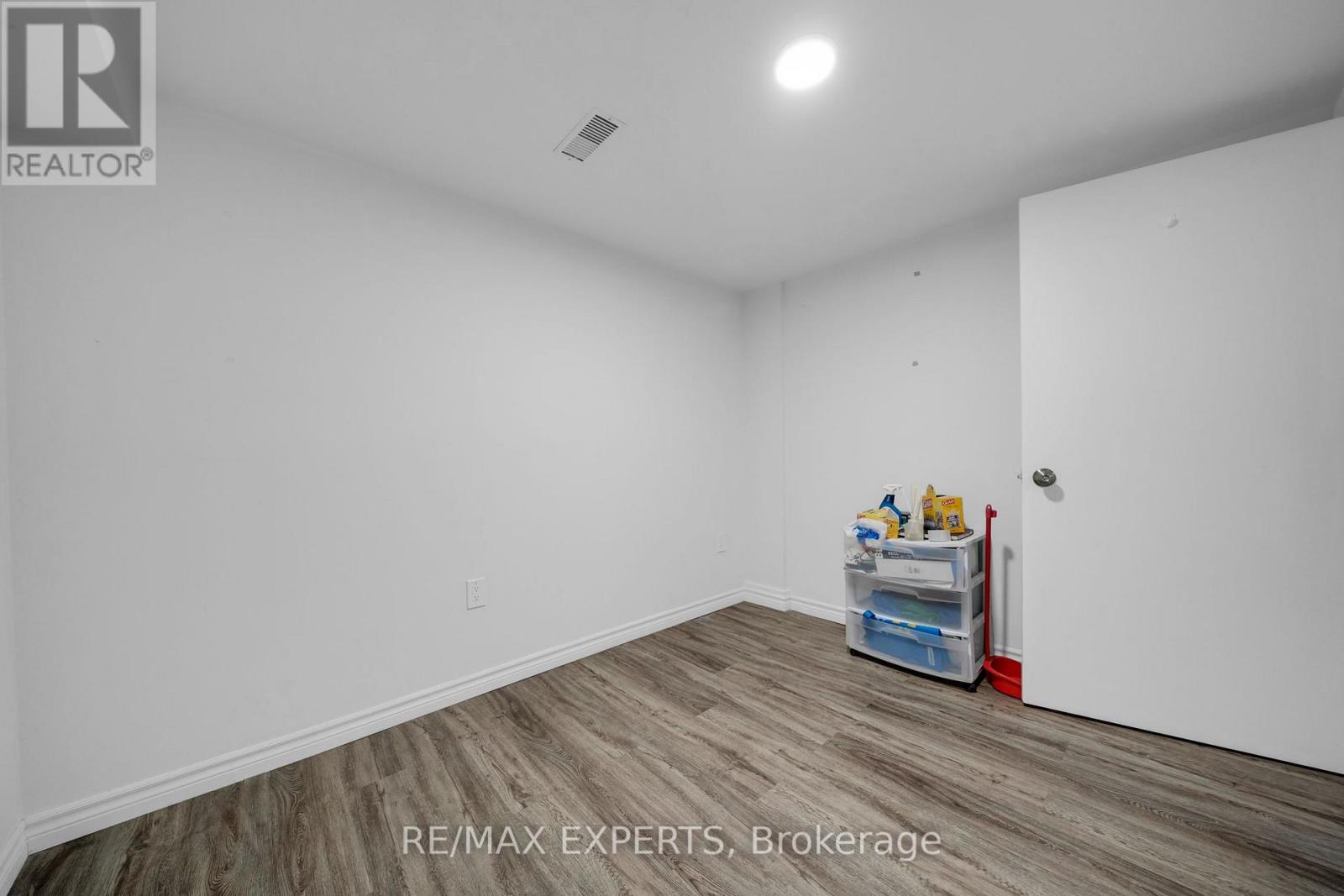 4 Larchmere Avenue, Toronto, Ontario  M9L 2N1 - Photo 39 - W12565078