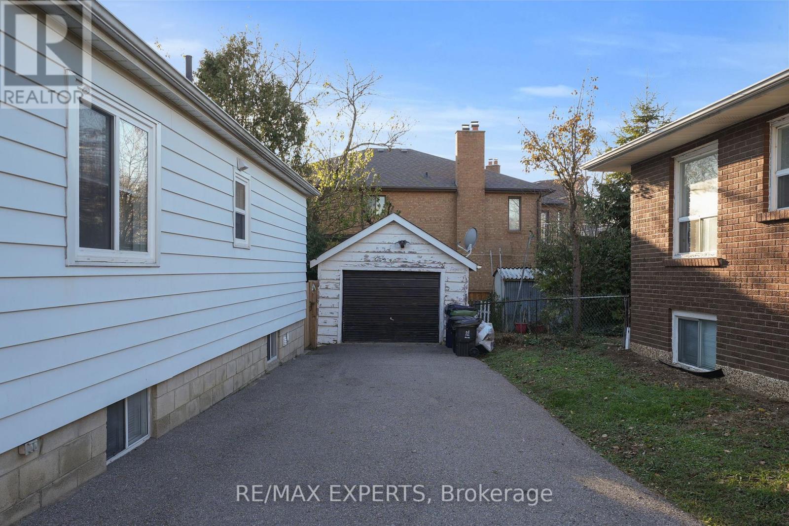 4 Larchmere Avenue, Toronto, Ontario  M9L 2N1 - Photo 43 - W12565078