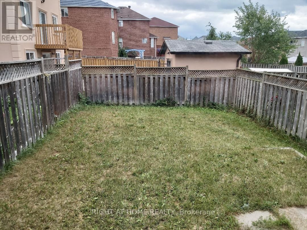 830 Avonshire Court, Mississauga, Ontario  L5V 2P2 - Photo 10 - W12565080