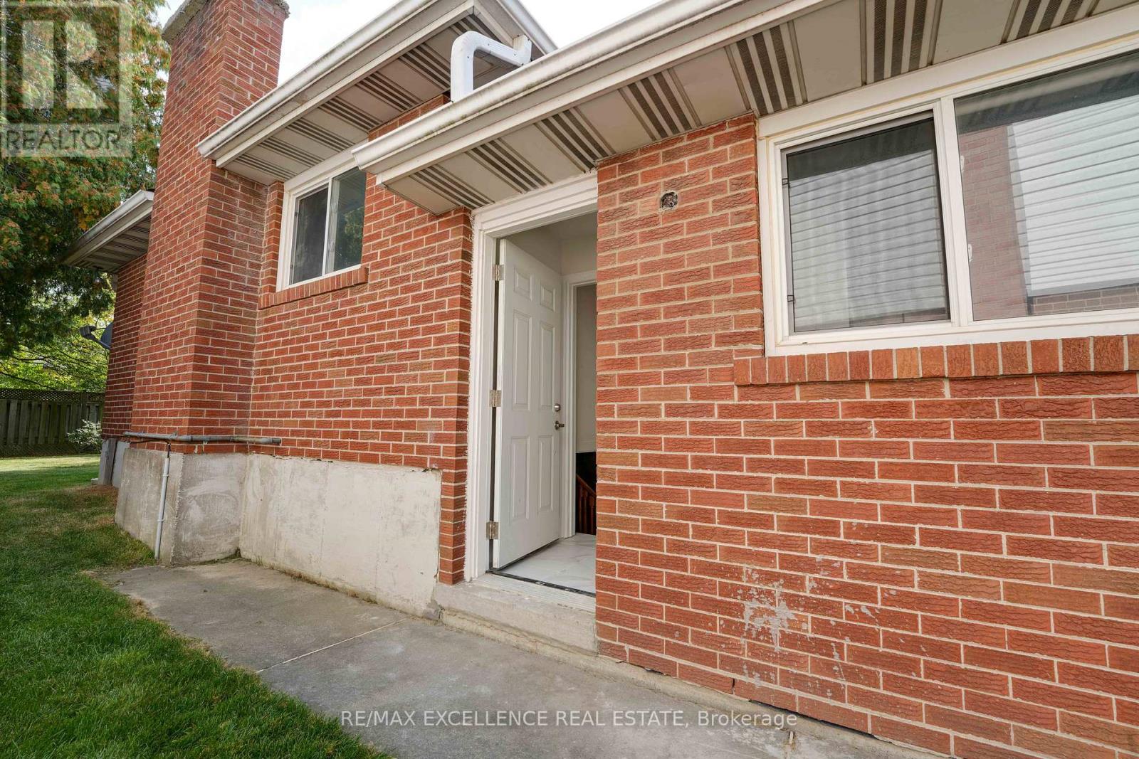 85 Watson Crescent, Brampton, Ontario  L6W 1E5 - Photo 20 - W12565086