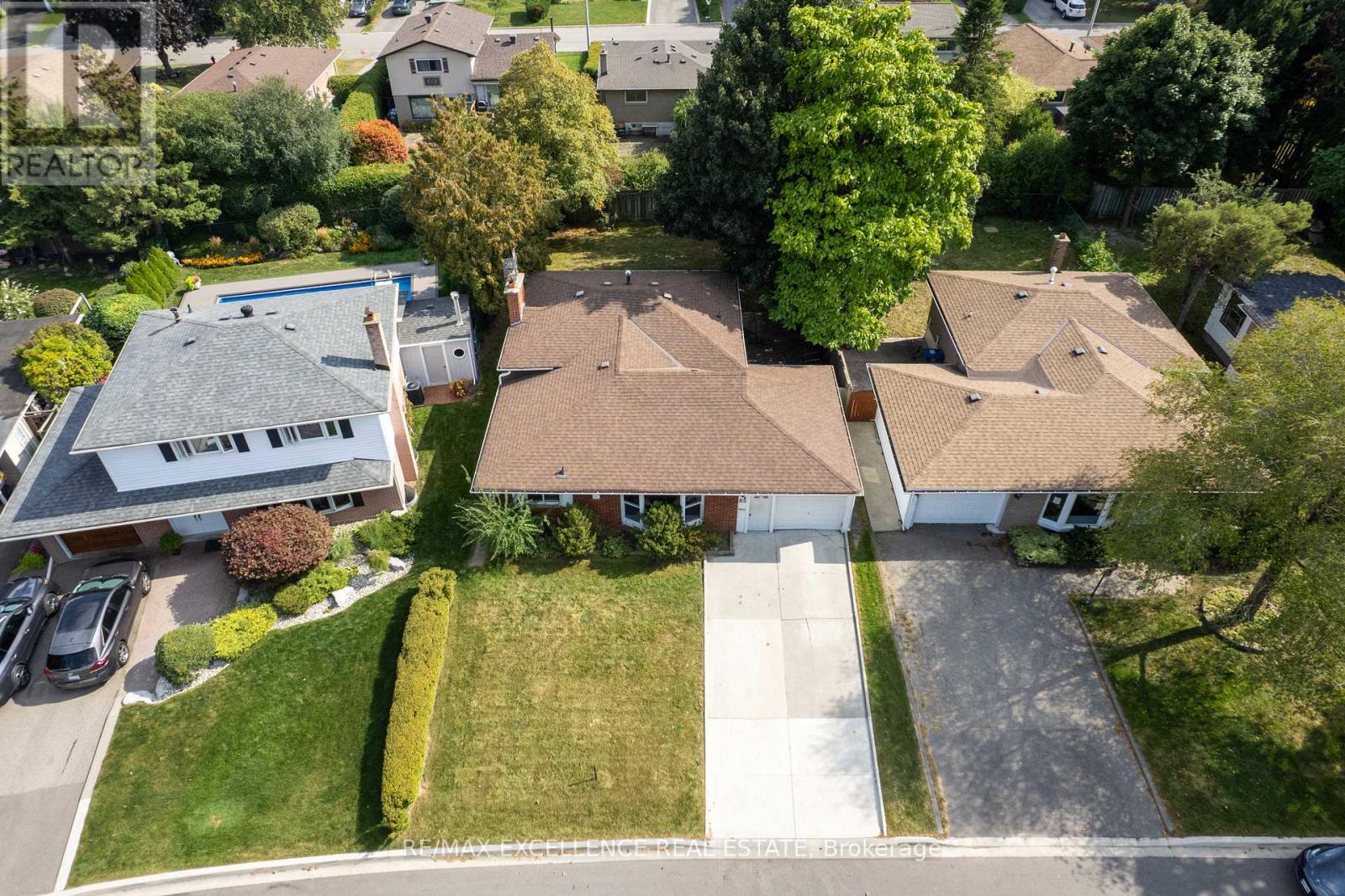 85 Watson Crescent, Brampton, Ontario  L6W 1E5 - Photo 3 - W12565086