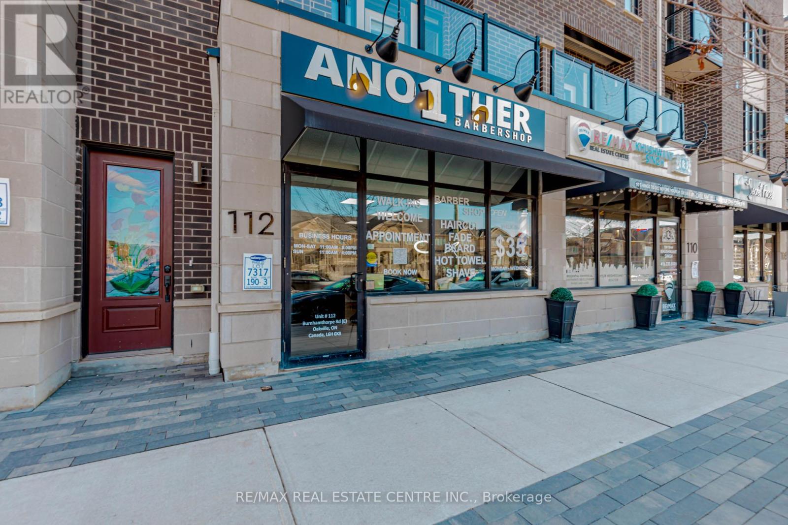 112 Burnhamthorpe Road E, Oakville, Ontario  L6H 0X8 - Photo 2 - W12565088