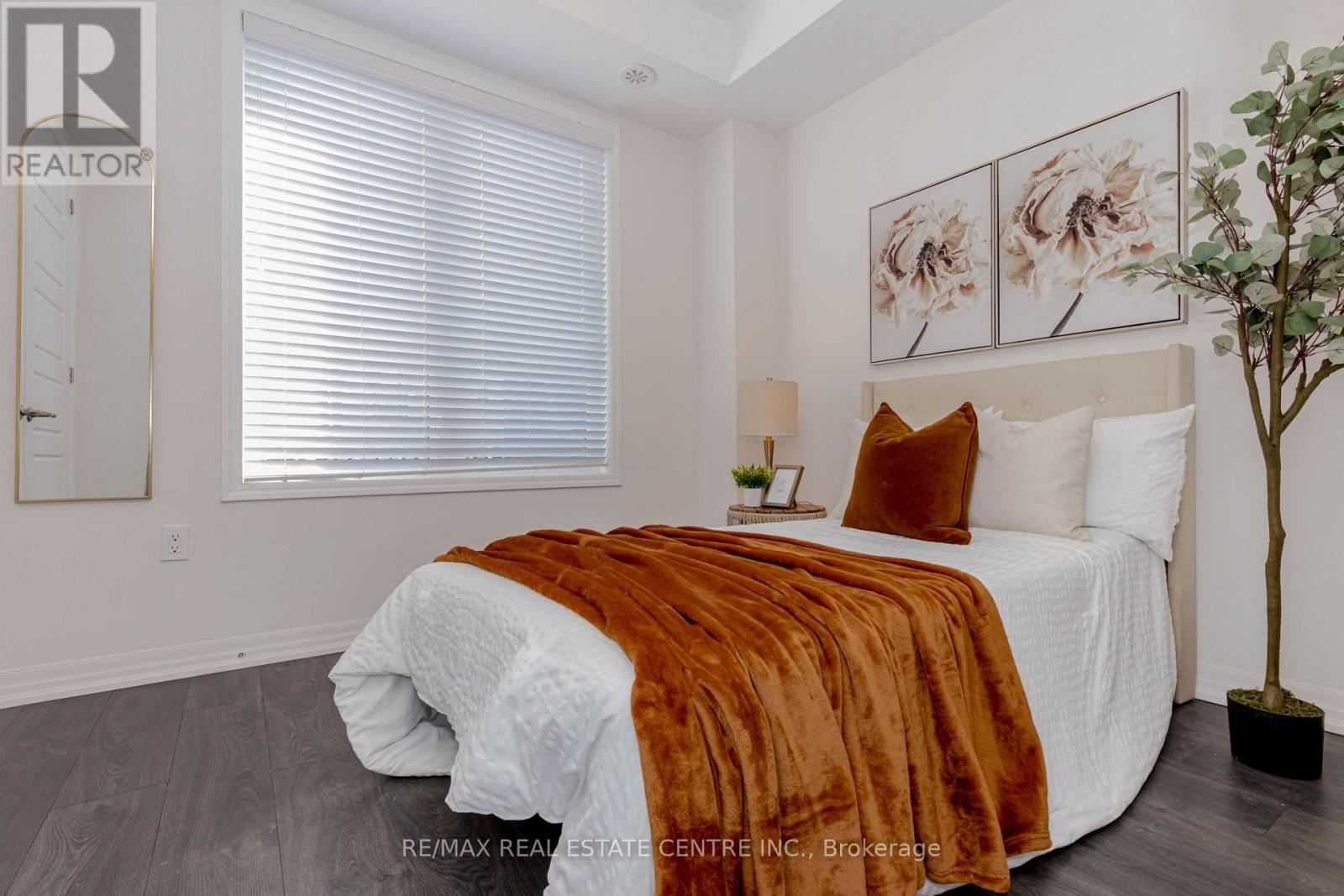 112 Burnhamthorpe Road E, Oakville, Ontario  L6H 0X8 - Photo 20 - W12565088