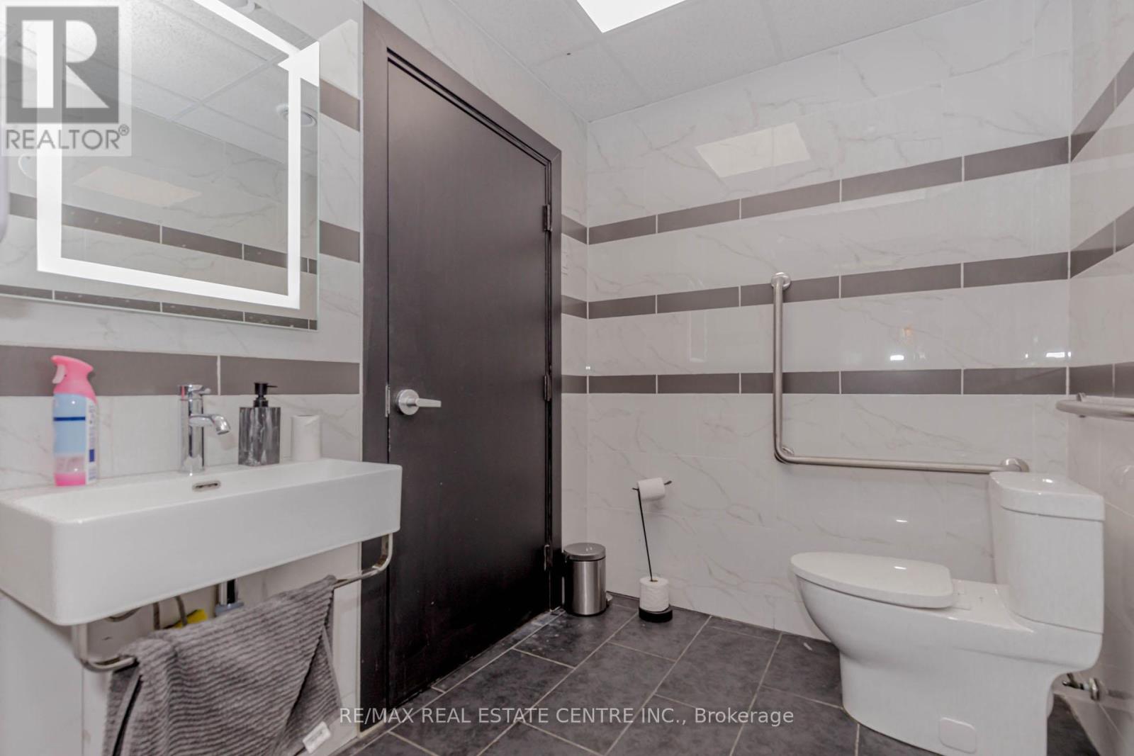 112 Burnhamthorpe Road E, Oakville, Ontario  L6H 0X8 - Photo 41 - W12565088