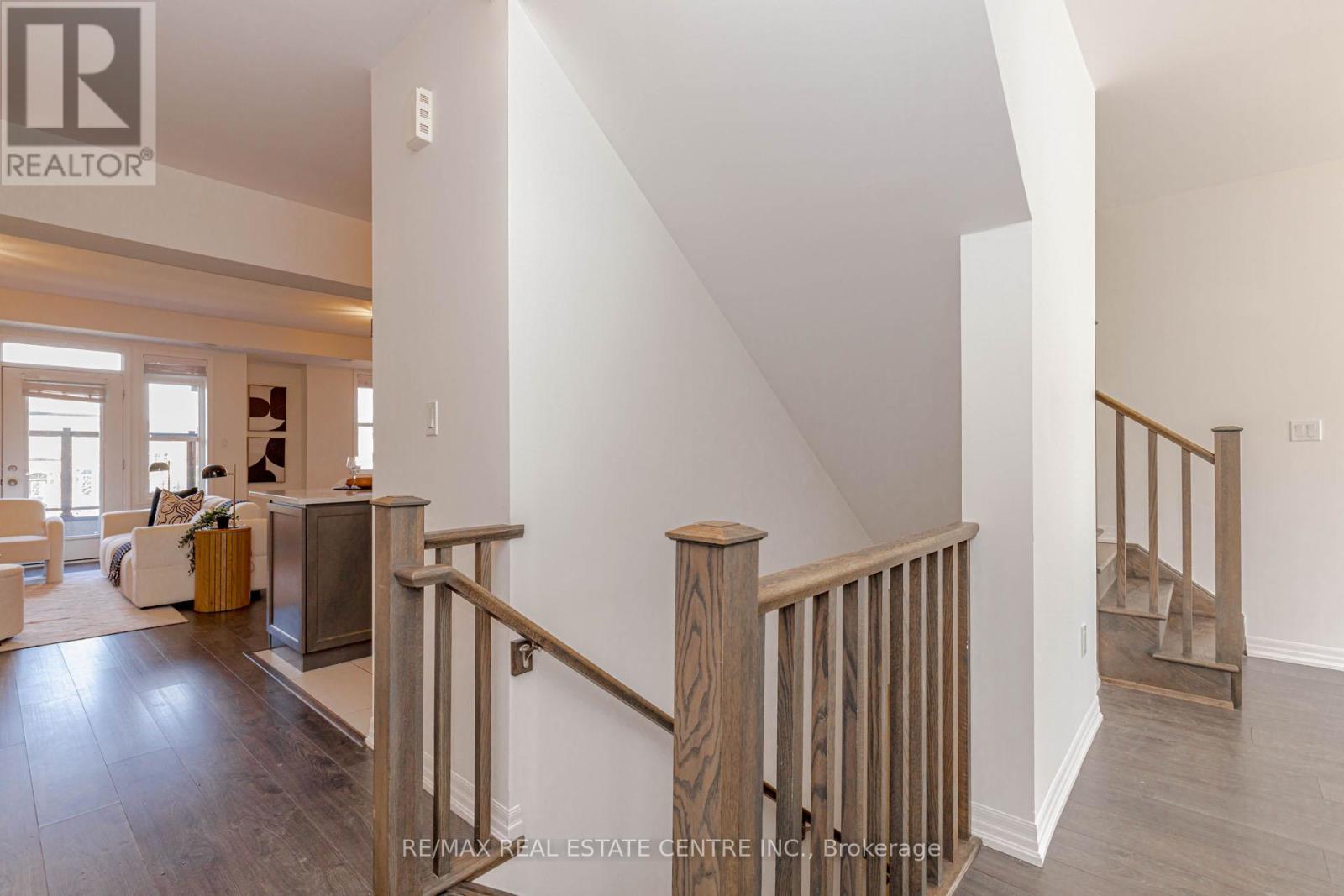 112 Burnhamthorpe Road E, Oakville, Ontario  L6H 0X8 - Photo 46 - W12565088