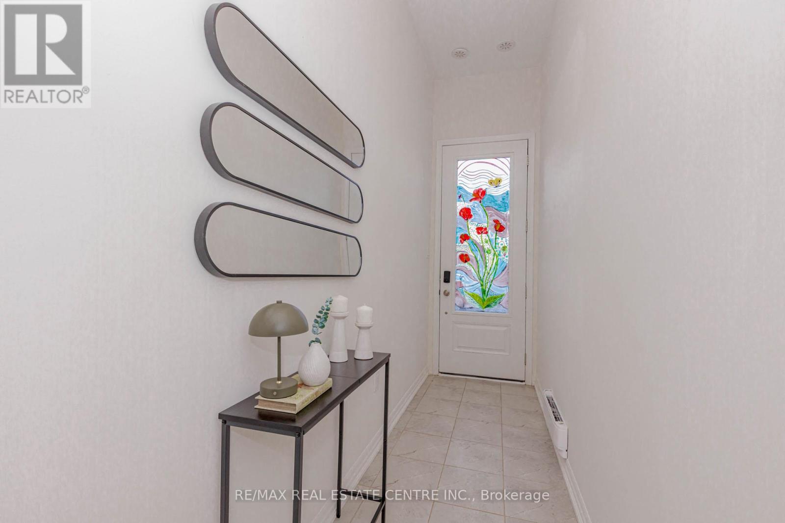 112 Burnhamthorpe Road E, Oakville, Ontario  L6H 0X8 - Photo 5 - W12565088