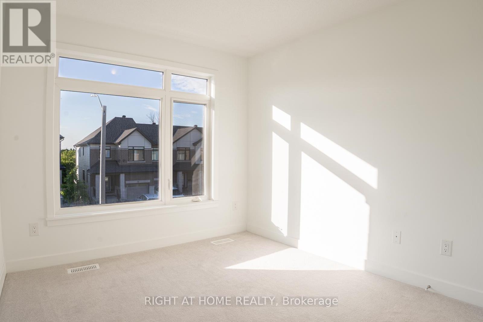 16 Nettle Crescent, Ottawa, Ontario K1T 0W8 - Photo 21 - X12565092