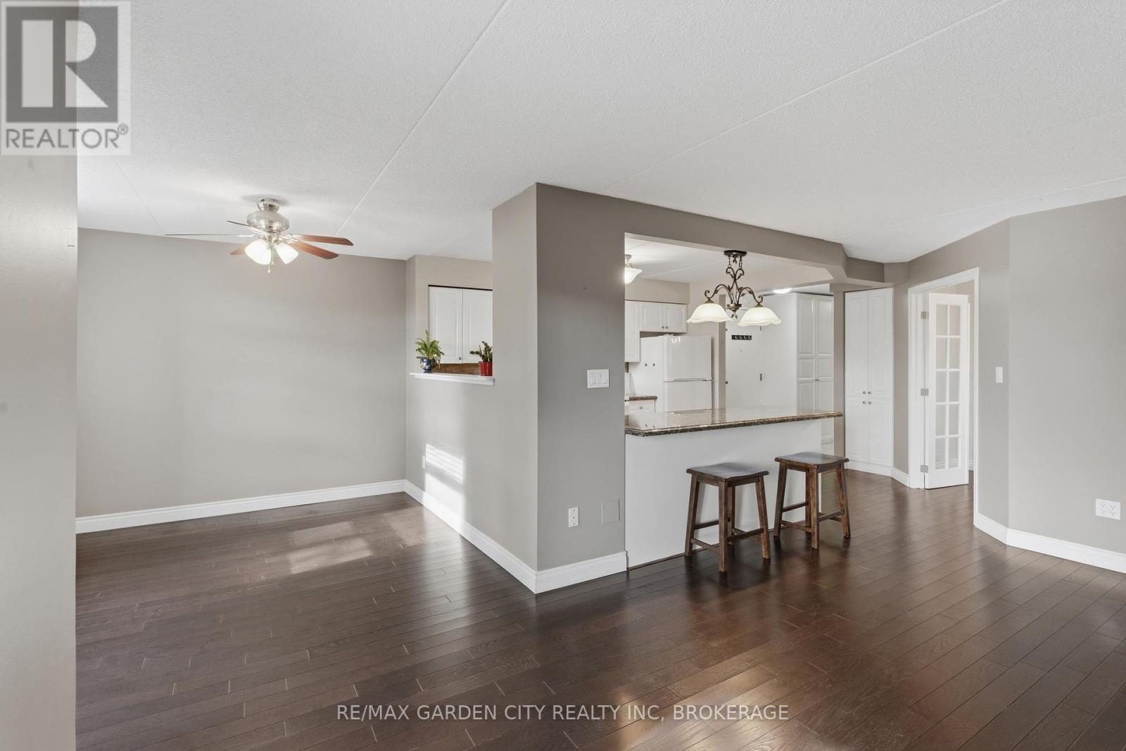 230 - 4658 Drummond Road, Niagara Falls, Ontario  L2E 7E1 - Photo 10 - X12565118