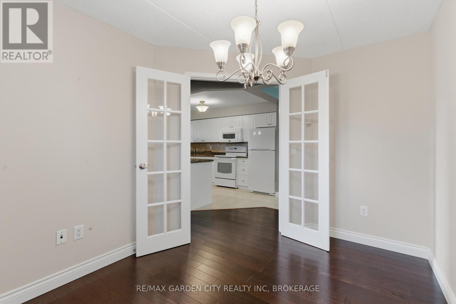 230 - 4658 Drummond Road, Niagara Falls, Ontario  L2E 7E1 - Photo 12 - X12565118