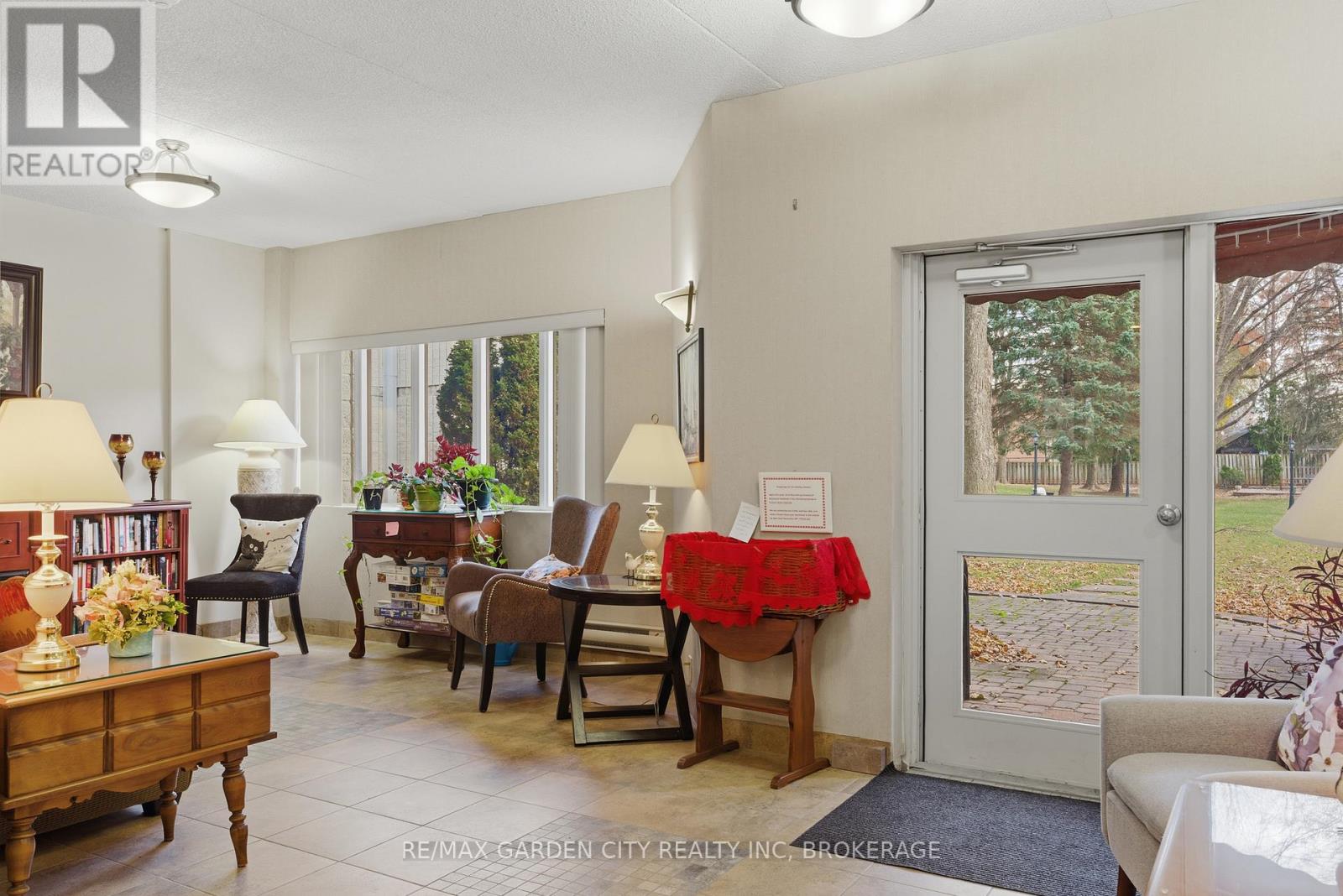 230 - 4658 Drummond Road, Niagara Falls, Ontario  L2E 7E1 - Photo 32 - X12565118