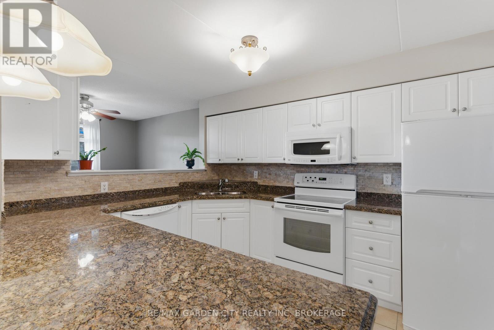 230 - 4658 Drummond Road, Niagara Falls, Ontario  L2E 7E1 - Photo 6 - X12565118