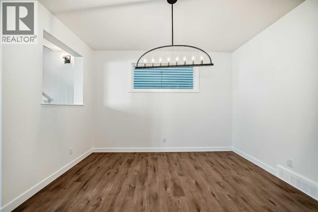 39 Bartlett Row Se, Calgary, Alberta  T3S 0P1 - Photo 11 - A2260490