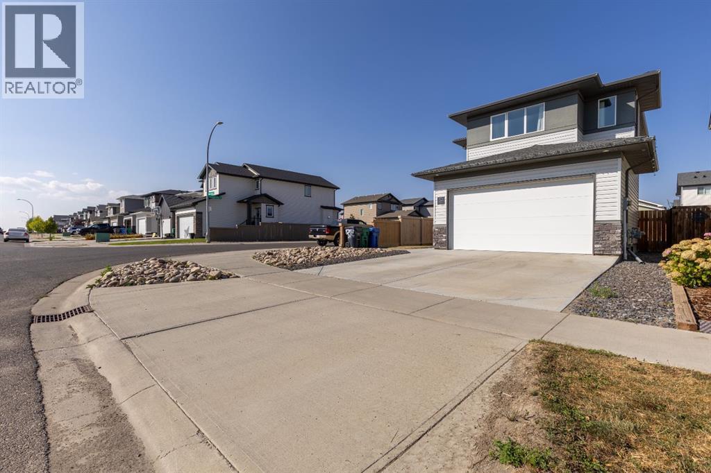 875 Miners Boulevard W, Lethbridge, Alberta  T1J 5L9 - Photo 2 - A2258638