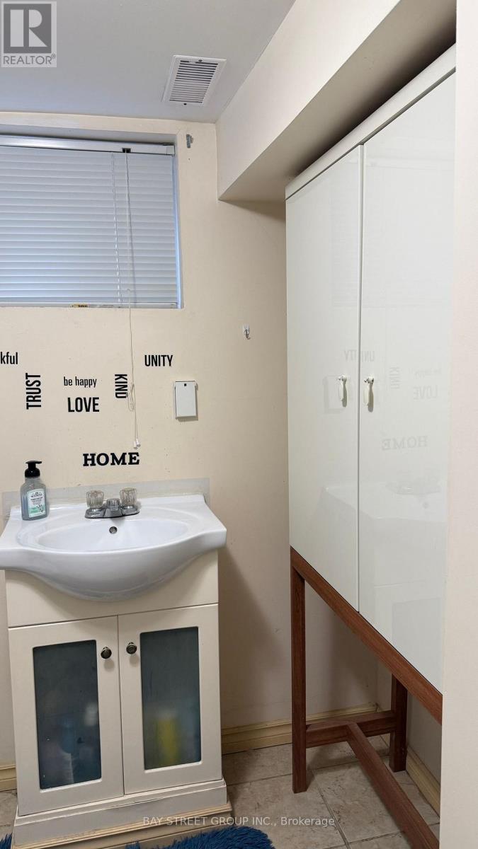 Bsmt - 657 Pharmacy Avenue, Toronto, Ontario  M1L 3H6 - Photo 9 - E12565104