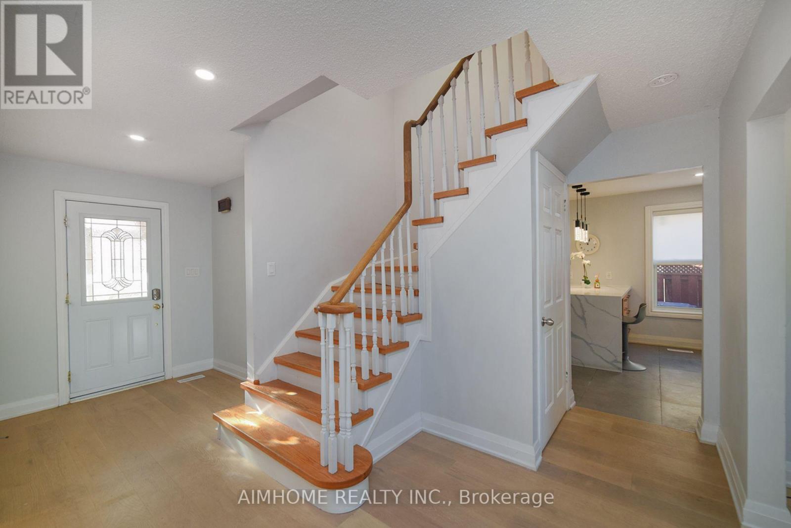 28 Longbow Square, Toronto, Ontario  M1W 2W7 - Photo 3 - E12565106