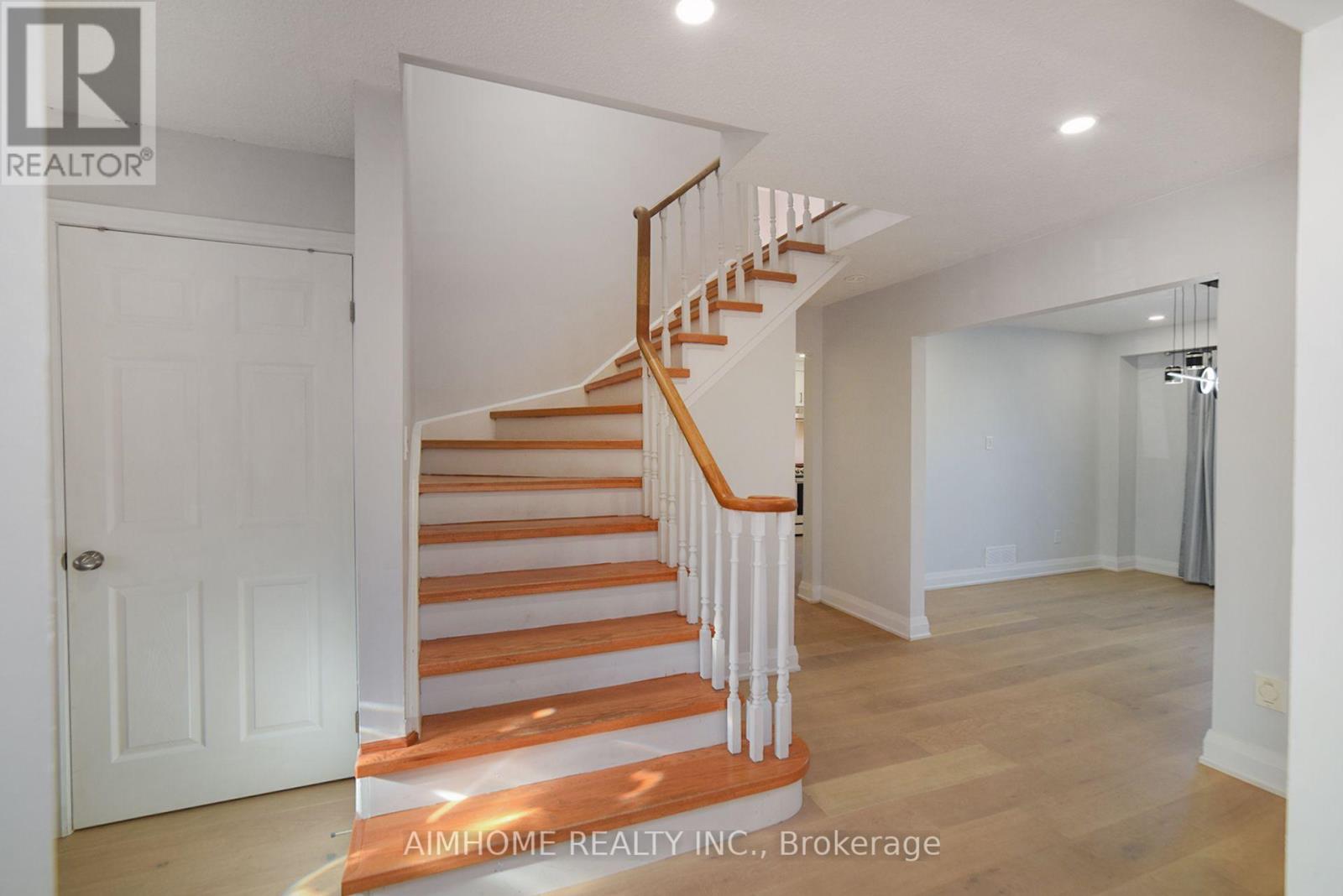 28 Longbow Square, Toronto, Ontario  M1W 2W7 - Photo 4 - E12565106