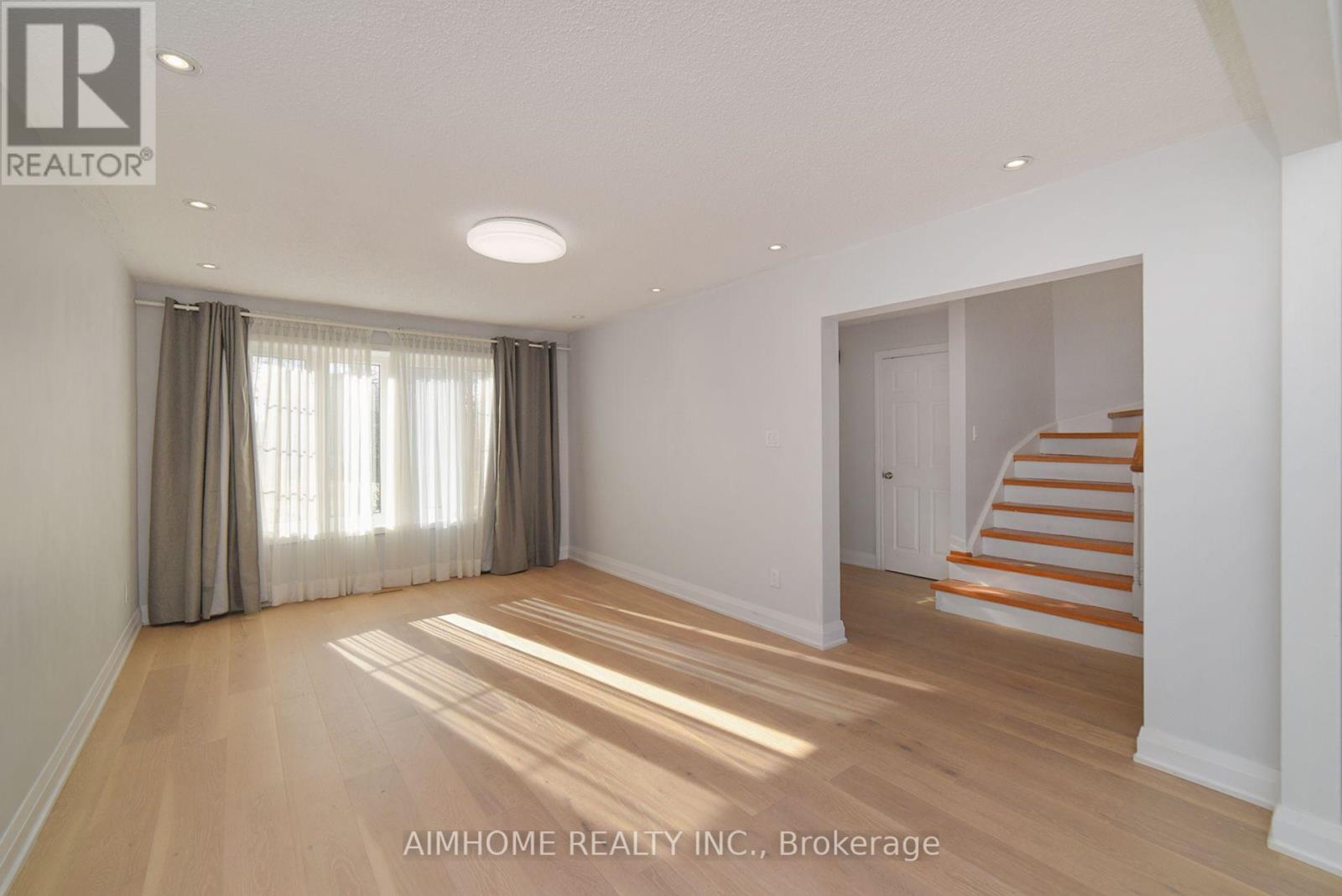 28 Longbow Square, Toronto, Ontario  M1W 2W7 - Photo 6 - E12565106