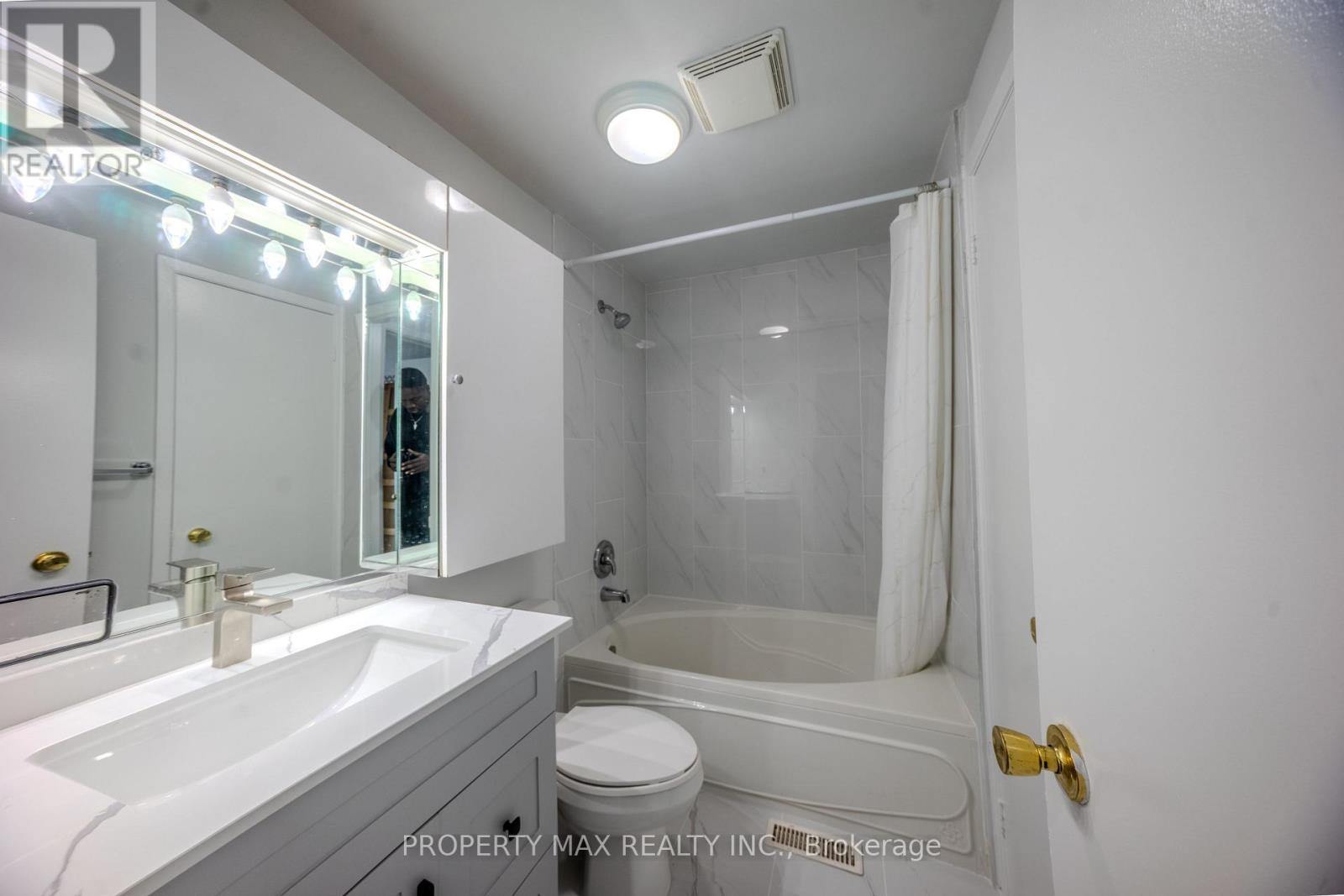 52 Whispering Willow Pathway, Toronto, Ontario  M1B 4B3 - Photo 6 - E12565122