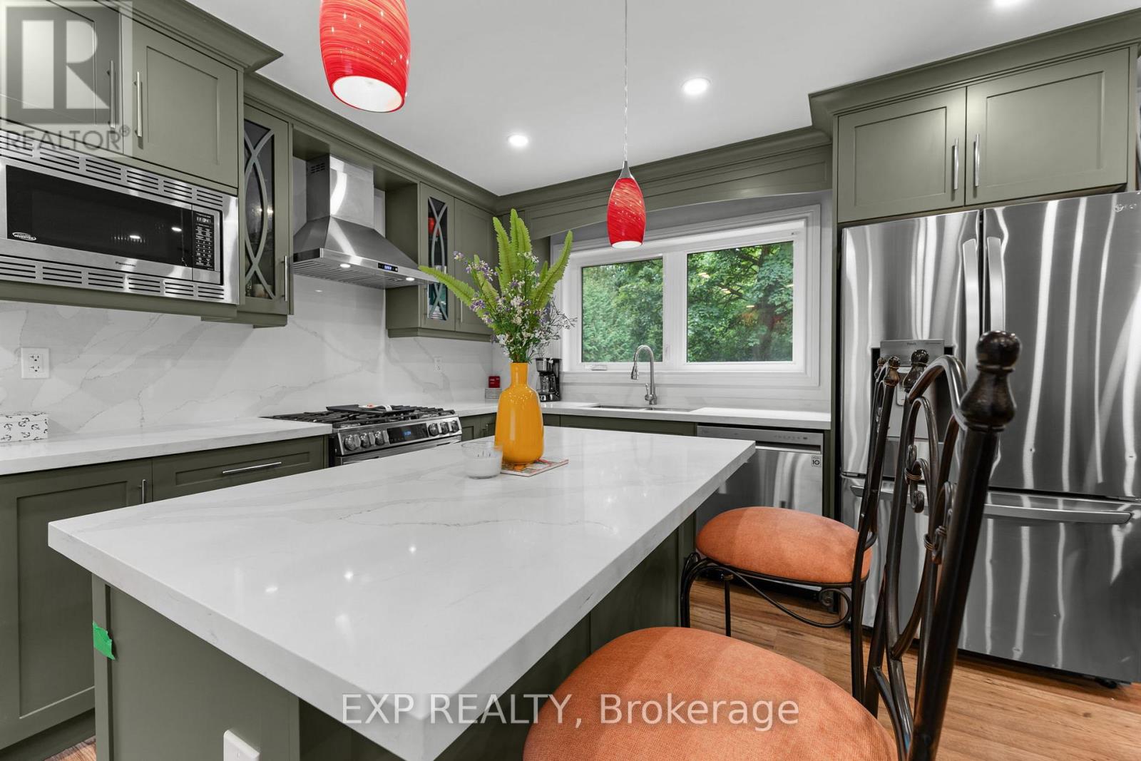 208 Glen Oak Drive, Oakville, Ontario  L6K 2J2 - Photo 11 - W12565100