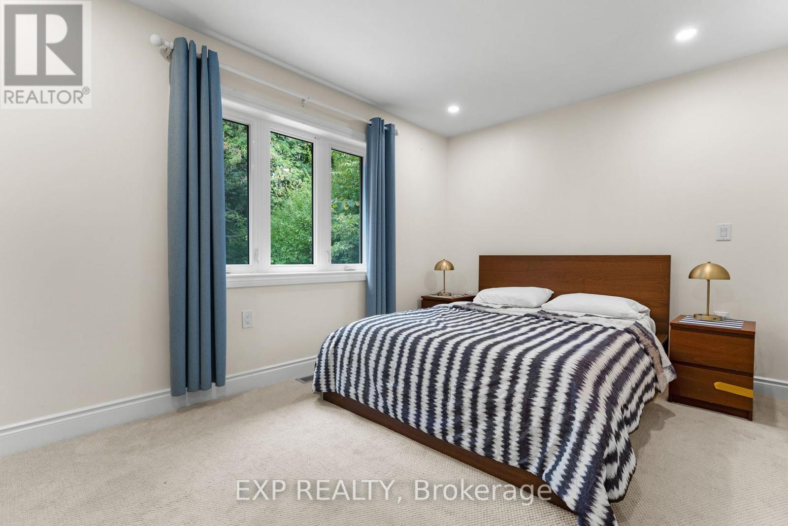 208 Glen Oak Drive, Oakville, Ontario  L6K 2J2 - Photo 14 - W12565100