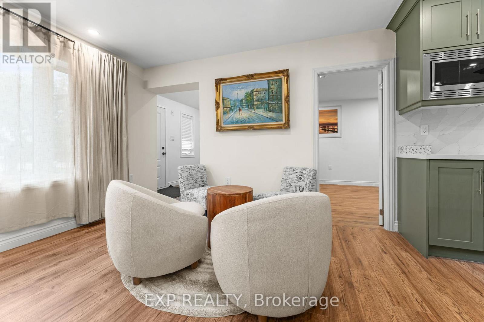 208 Glen Oak Drive, Oakville, Ontario  L6K 2J2 - Photo 8 - W12565100