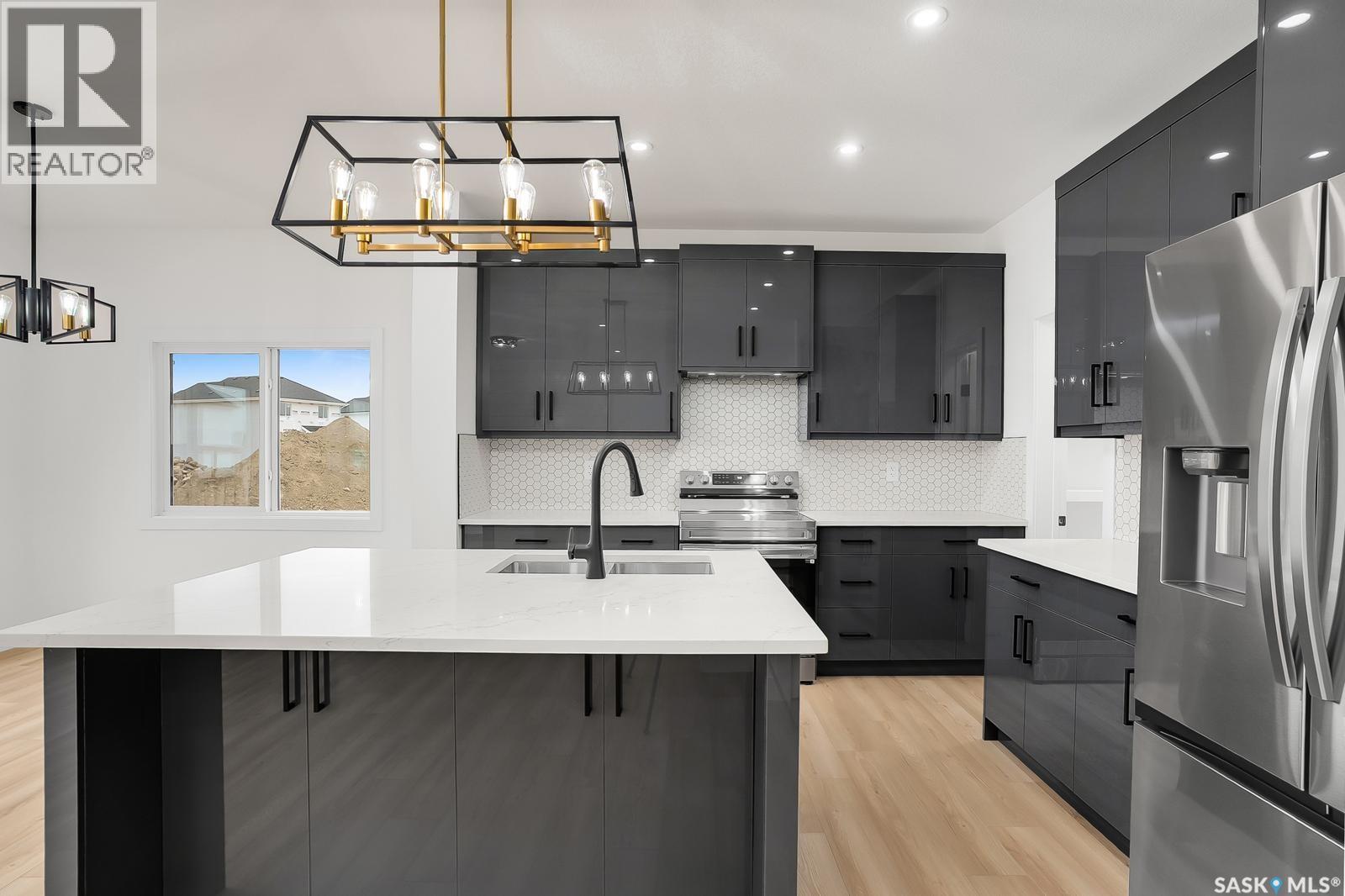 207 Taskamanwa Street, Saskatoon, Saskatchewan  S7H 2T2 - Photo 2 - SK024278