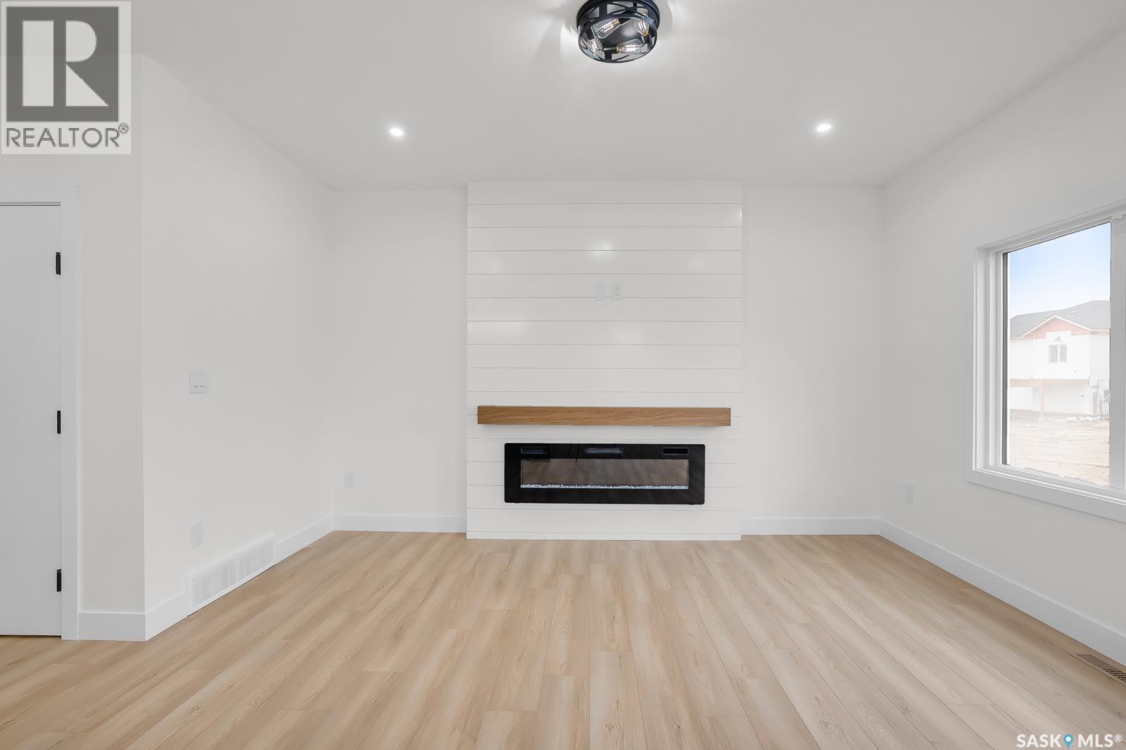 207 Taskamanwa Street, Saskatoon, Saskatchewan  S7H 2T2 - Photo 4 - SK024278