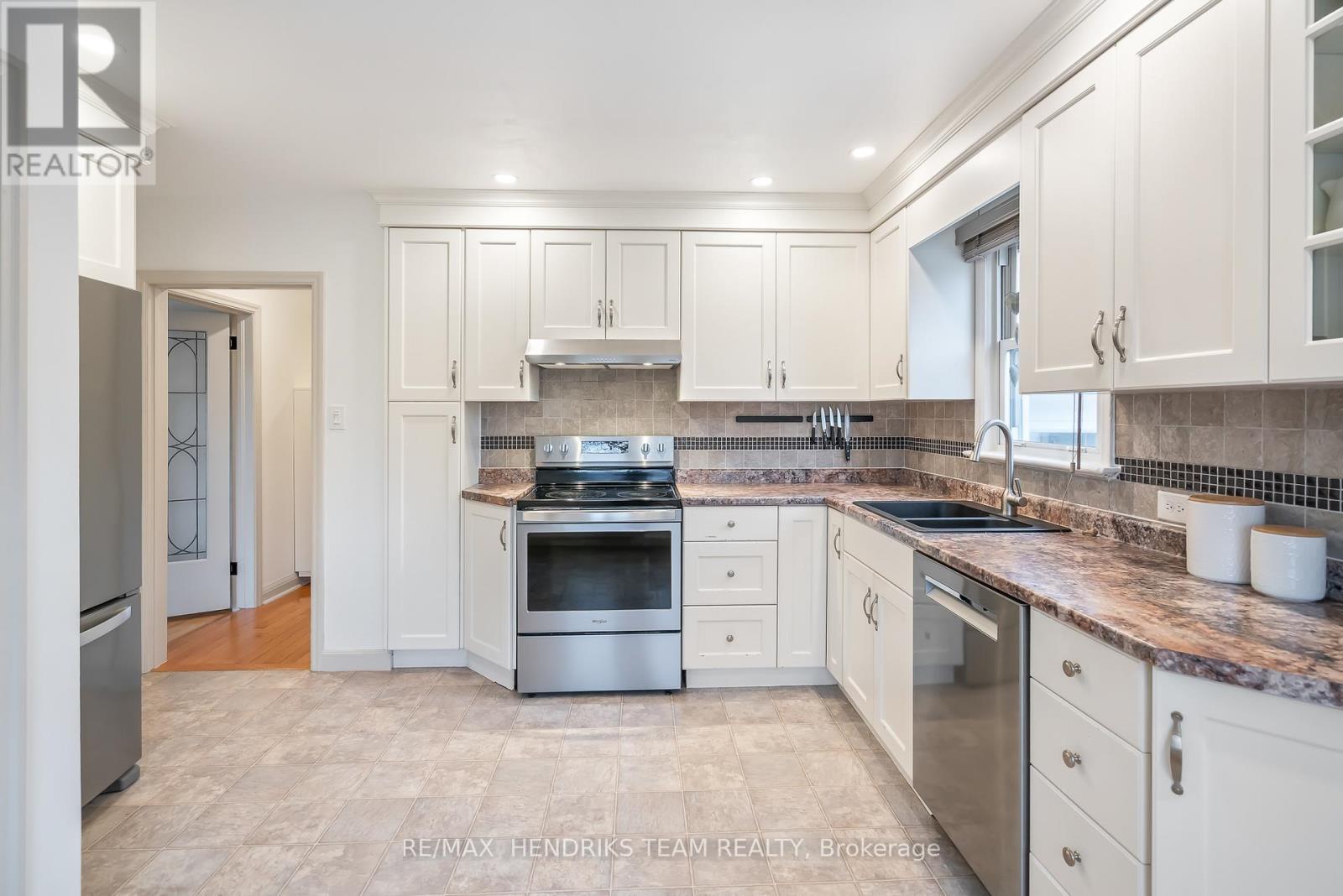 12 Duncan Drive, St. Catharines, Ontario  L2N 3N9 - Photo 6 - X12565134