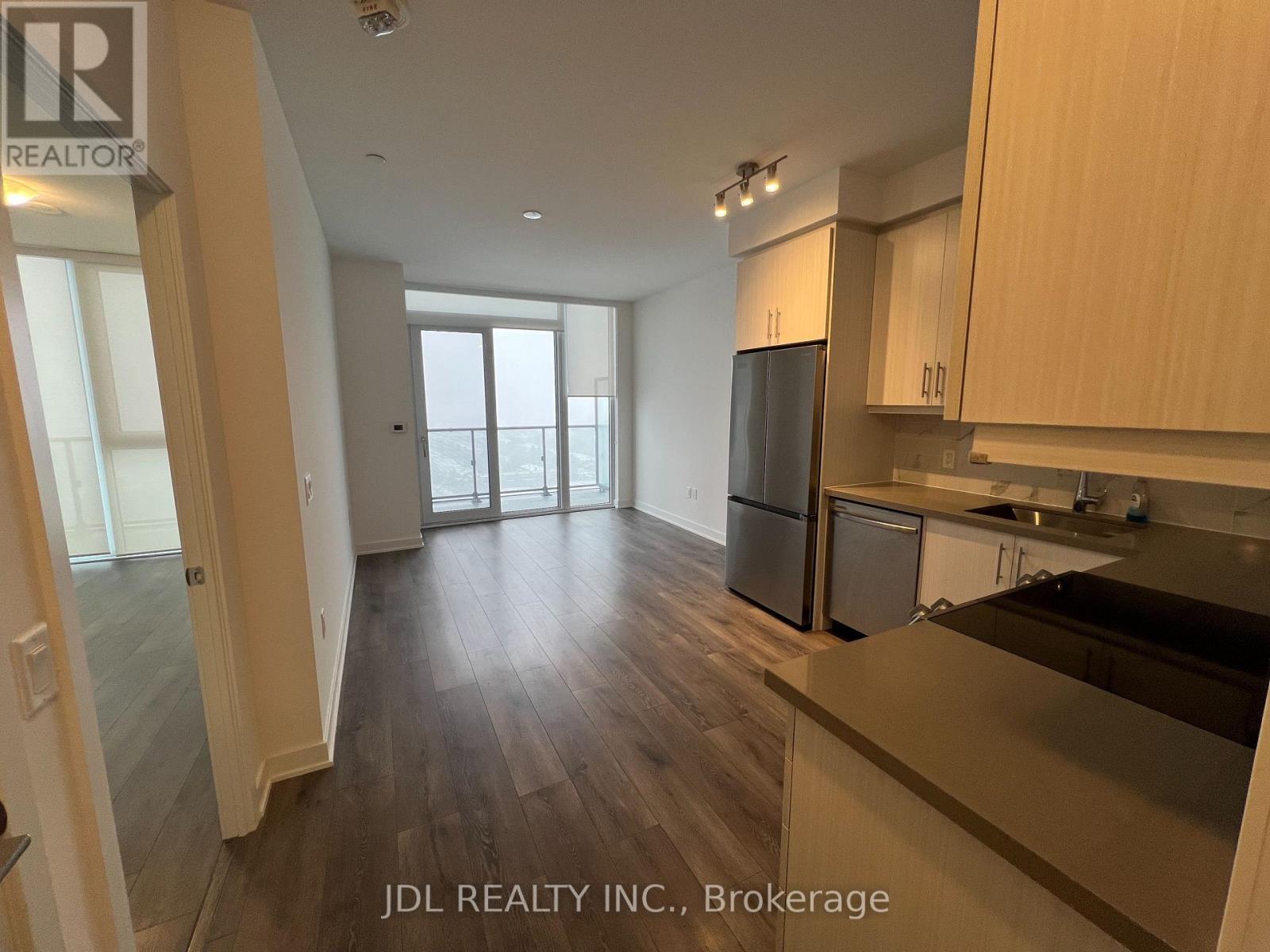 1901 - 95 Oneida Crescent, Richmond Hill, Ontario  L4B 0H5 - Photo 2 - N12565140