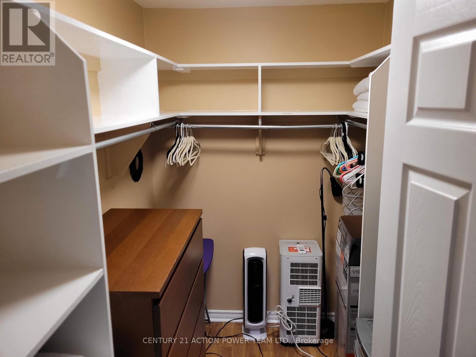 209 - 270 Brittany Drive, Ottawa, Ontario  K1K 4M3 - Photo 13 - X12565158